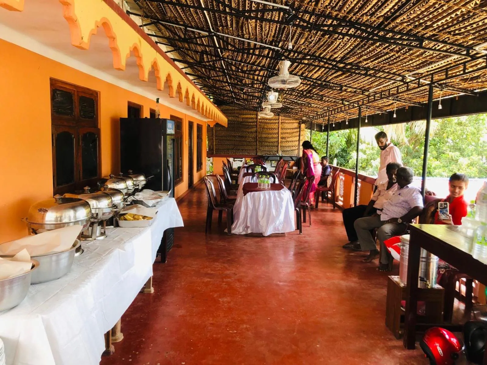 Restaurant/places to eat in Thisha Hotel & Restaurant