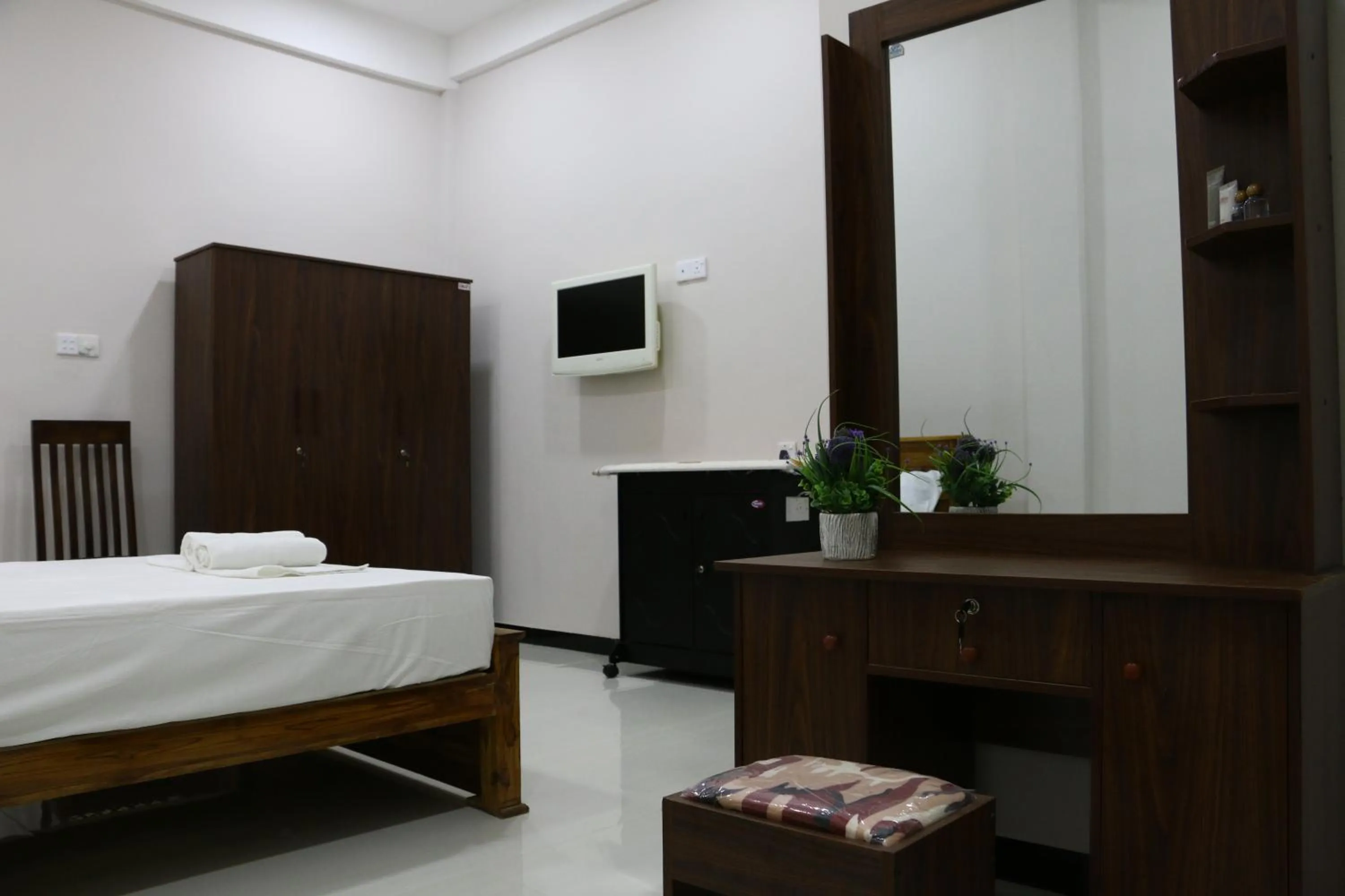 Bed in Thisha Hotel & Restaurant