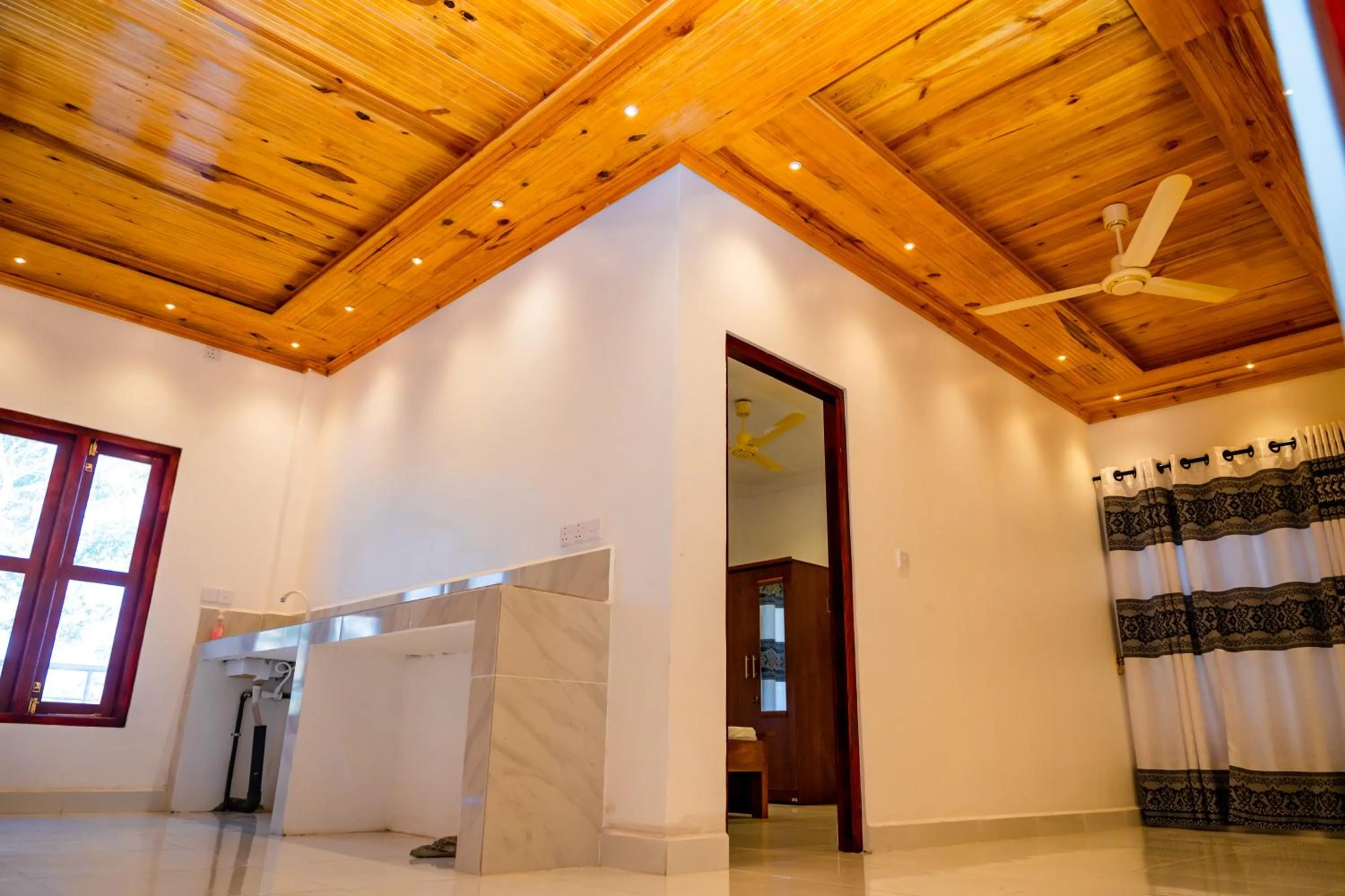 Kitchen or kitchenette in Thisha Hotel & Restaurant