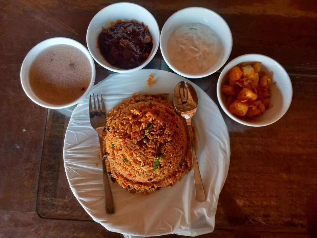 Restaurant/places to eat in Thisha Hotel & Restaurant