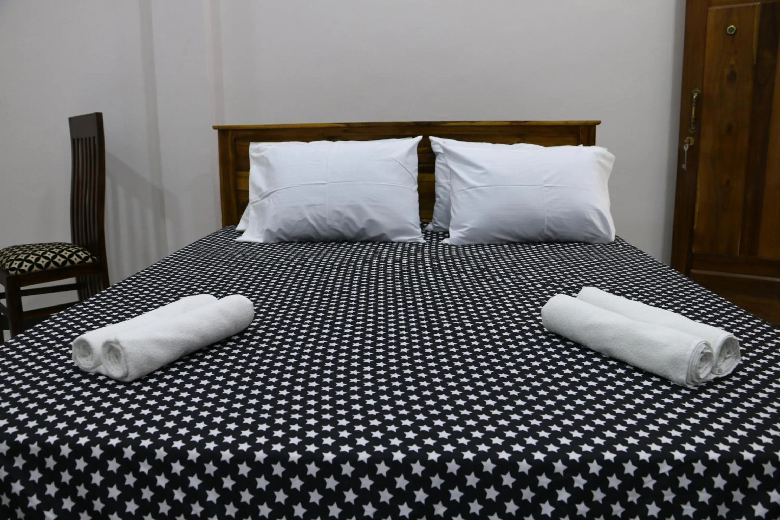 Bed in Thisha Hotel & Restaurant