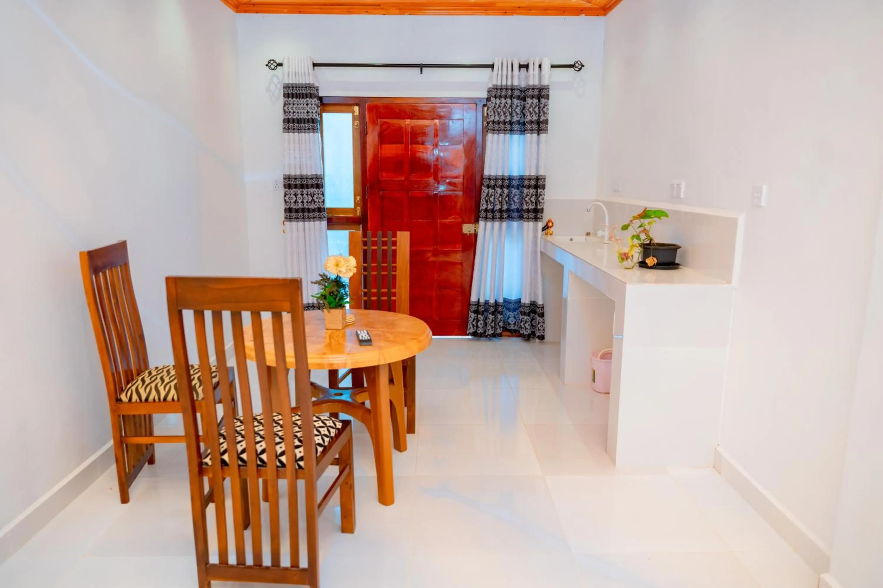 Kitchen or kitchenette in Thisha Hotel & Restaurant