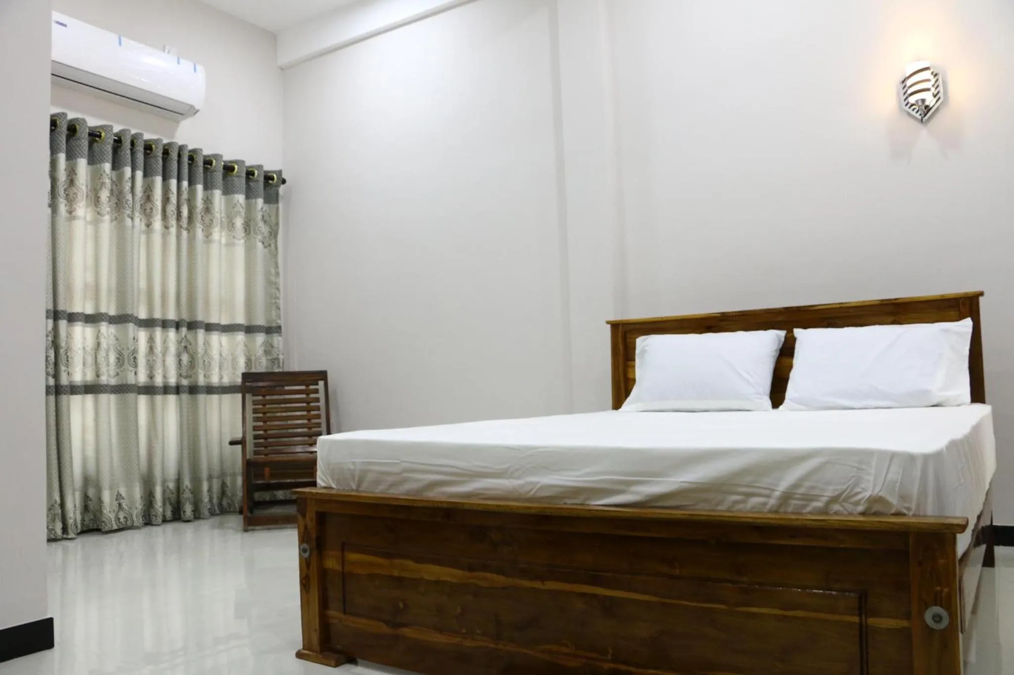 Bed in Thisha Hotel & Restaurant