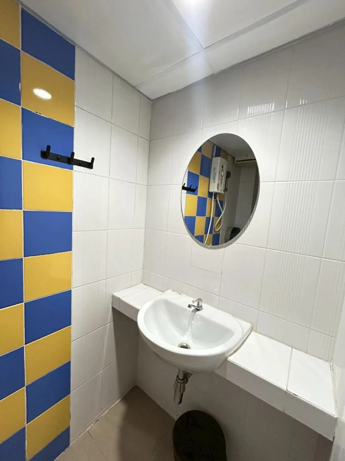 Shower in Happio Near Chabad House