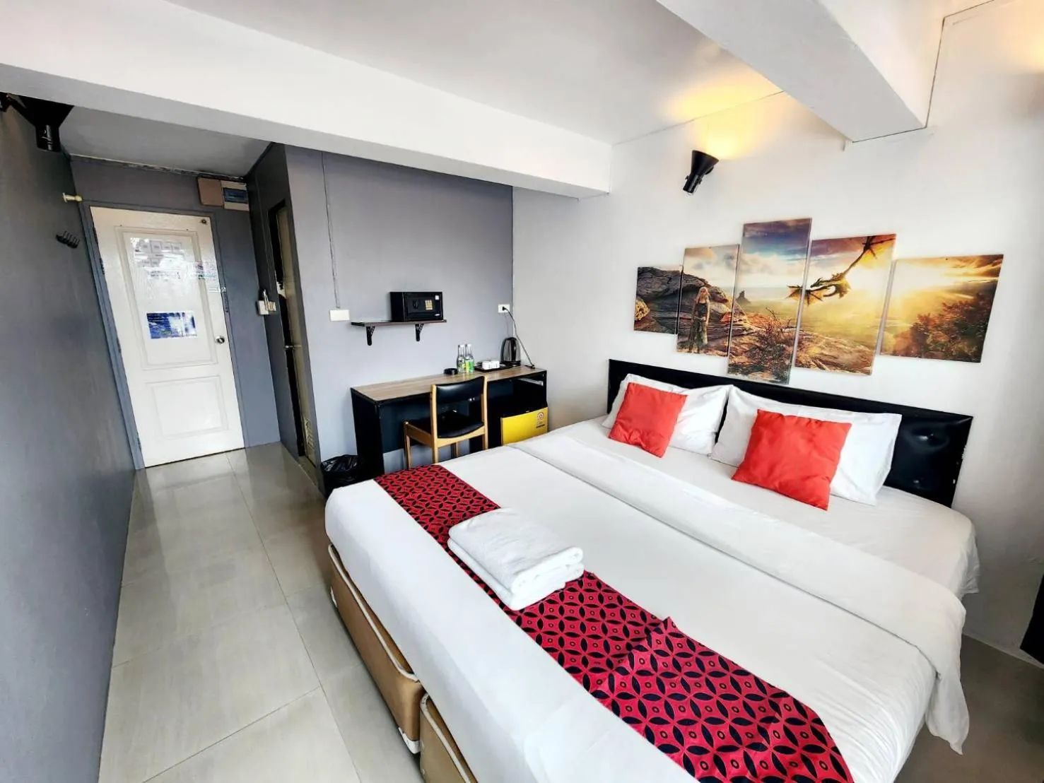 Bed in Happio Near Chabad House