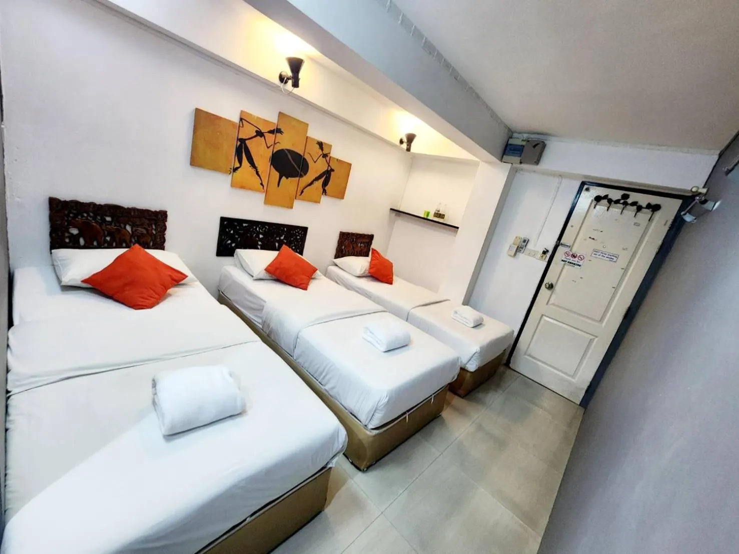 Bed in Happio Near Chabad House