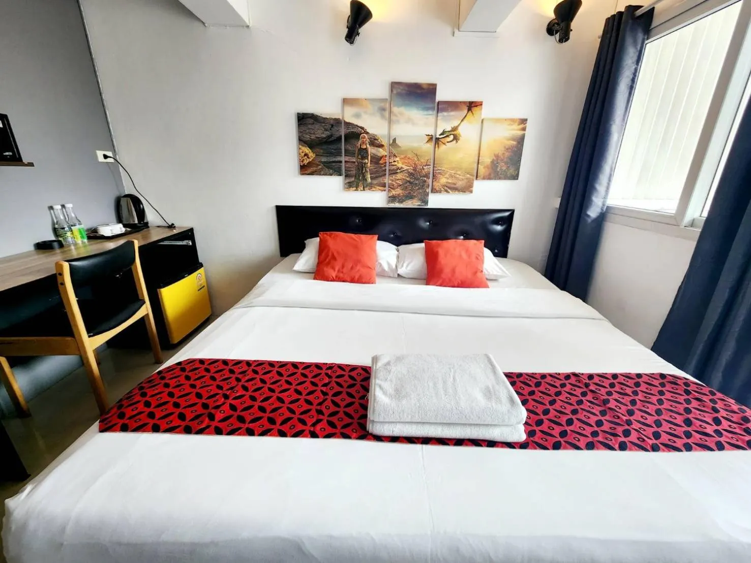 Bed in Happio Near Chabad House