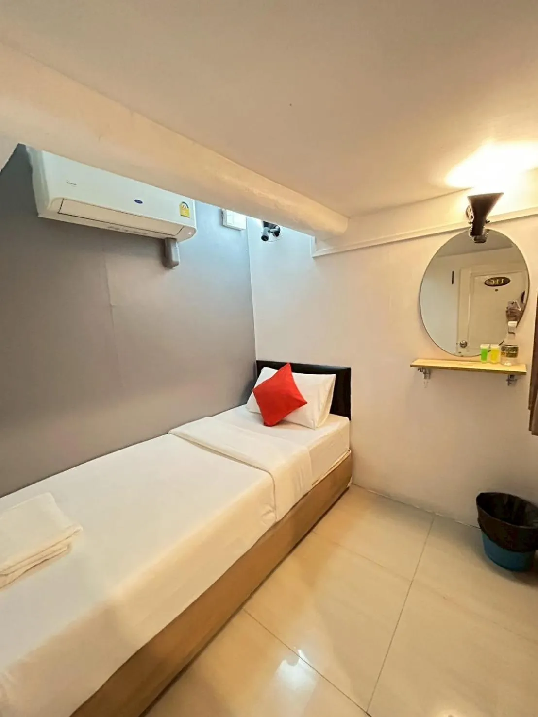 Bed in Happio Near Chabad House