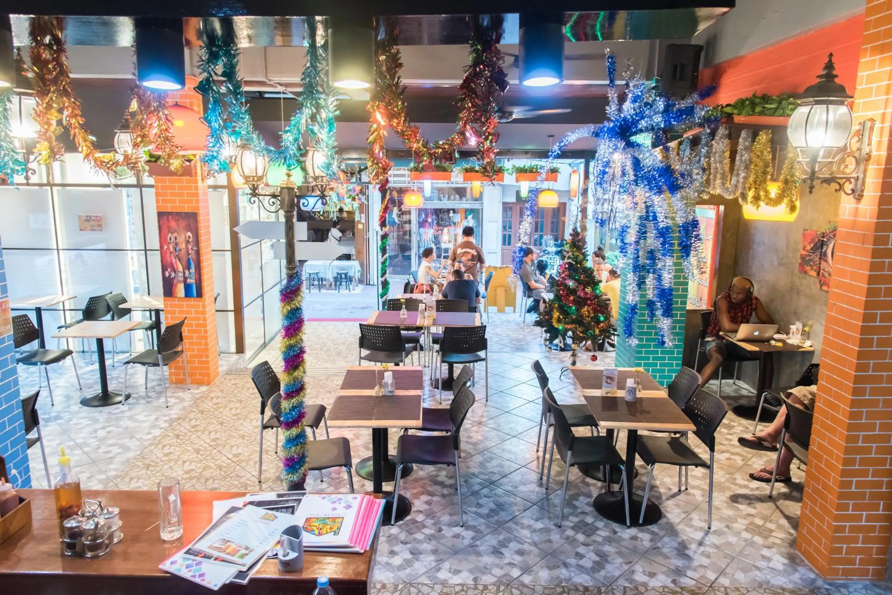 Restaurant/places to eat in Happio Near Chabad House