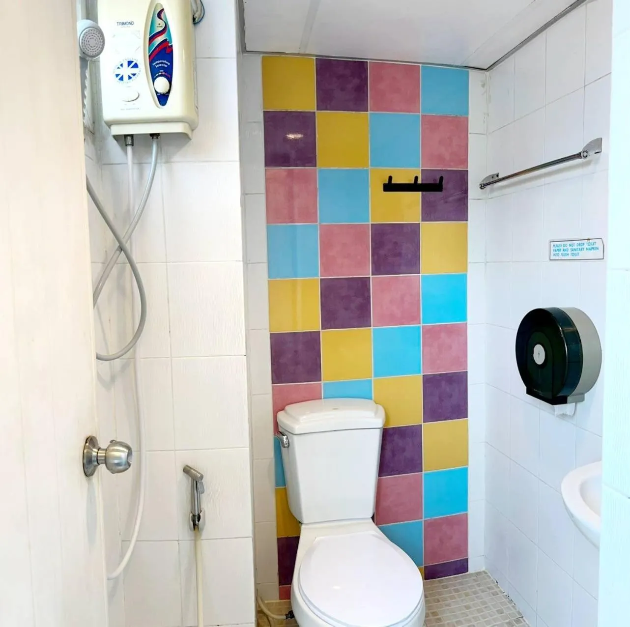 Shower in Happio Near Chabad House