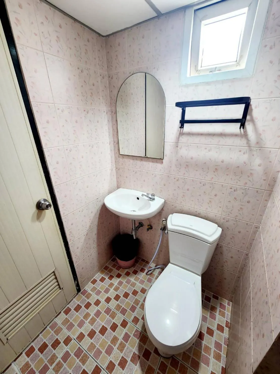 Shower in Happio Near Chabad House