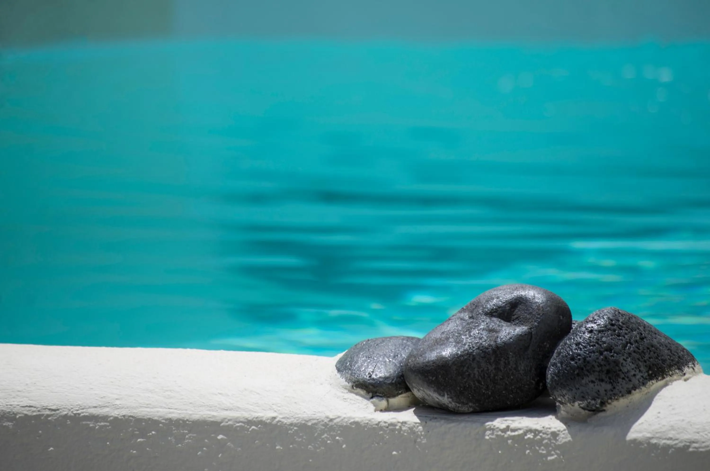Swimming pool in Timedrops Santorini Villas