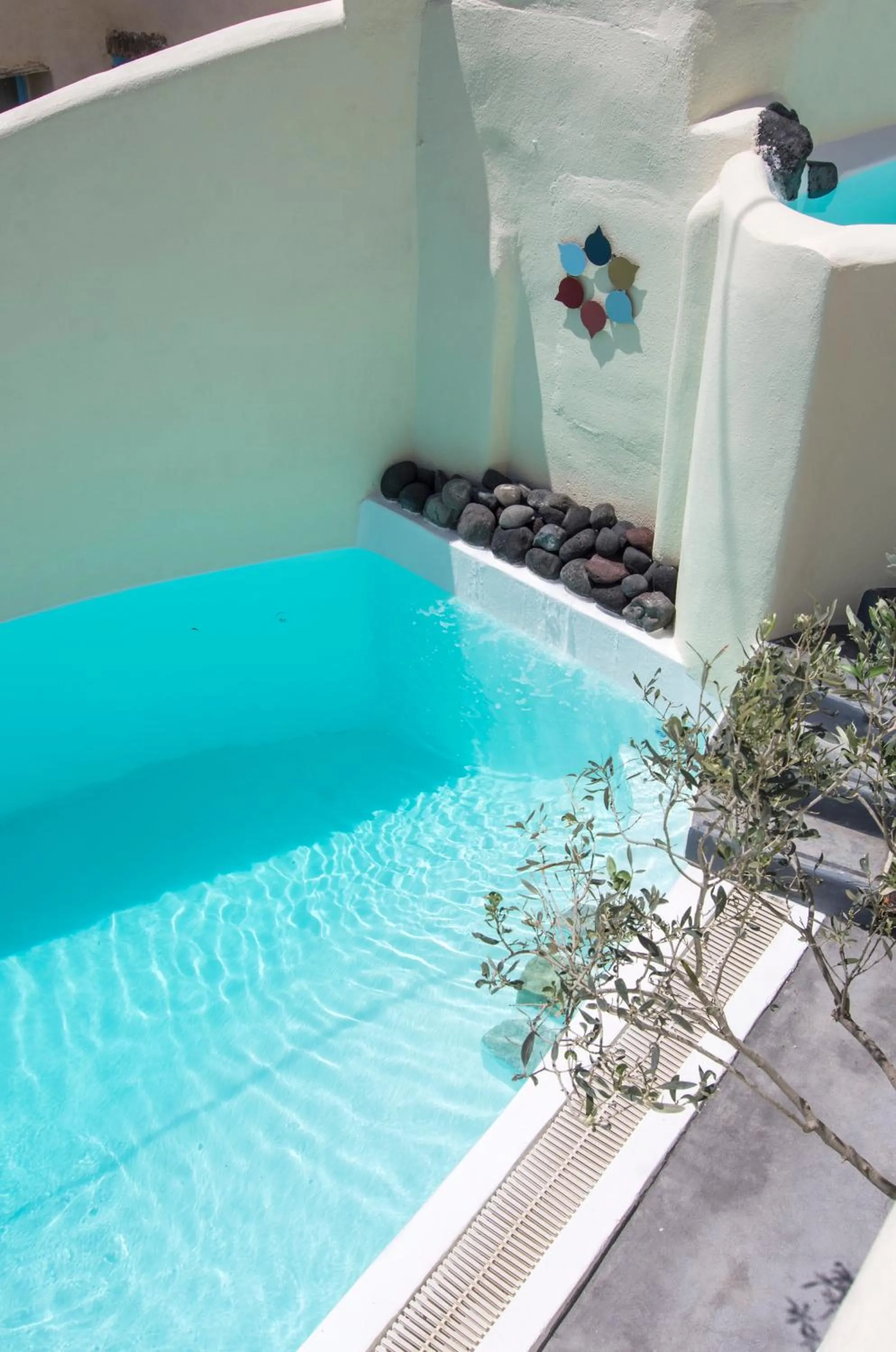 Swimming pool in Timedrops Santorini Villas