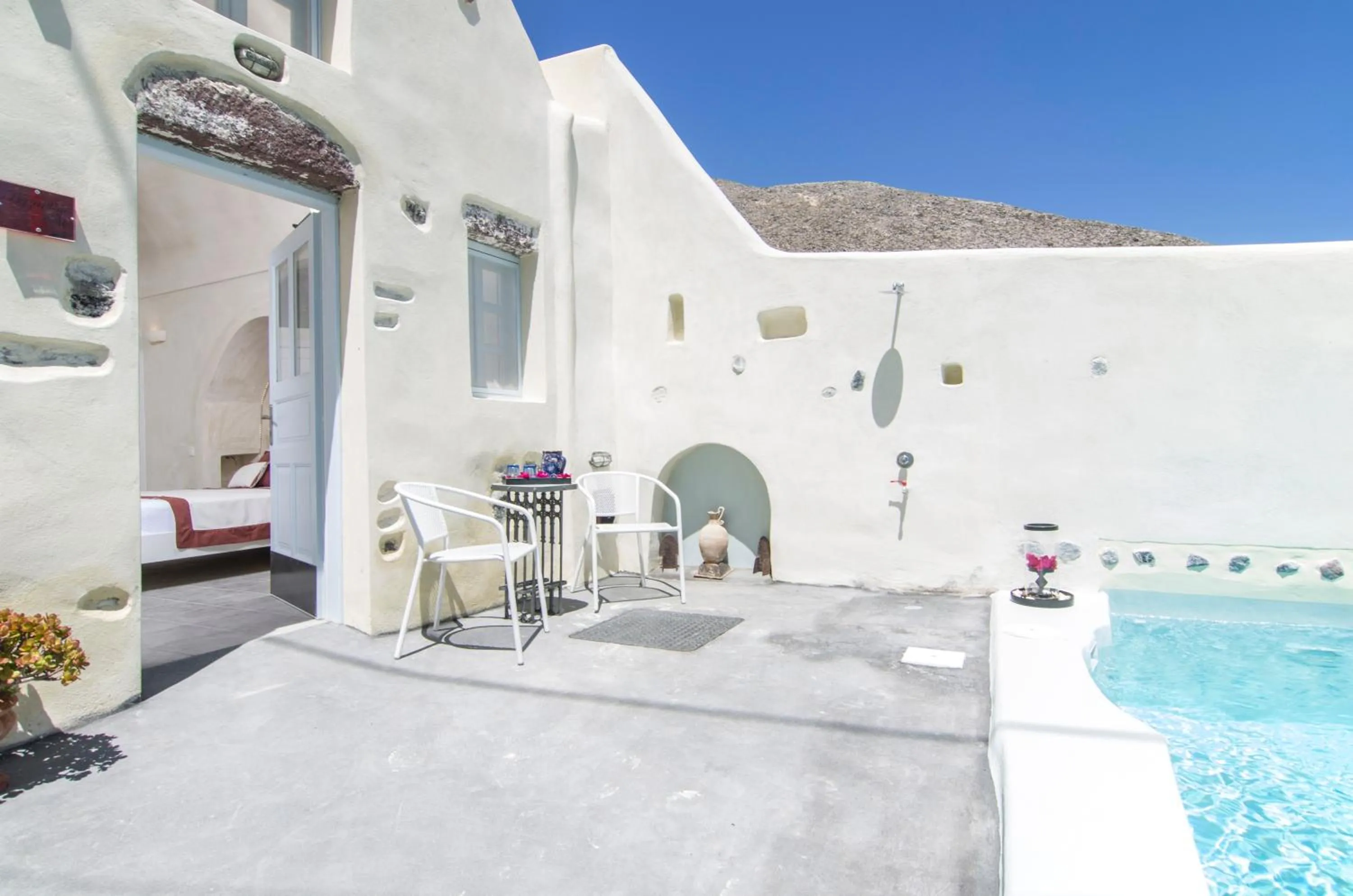 Pool view in Timedrops Santorini Villas