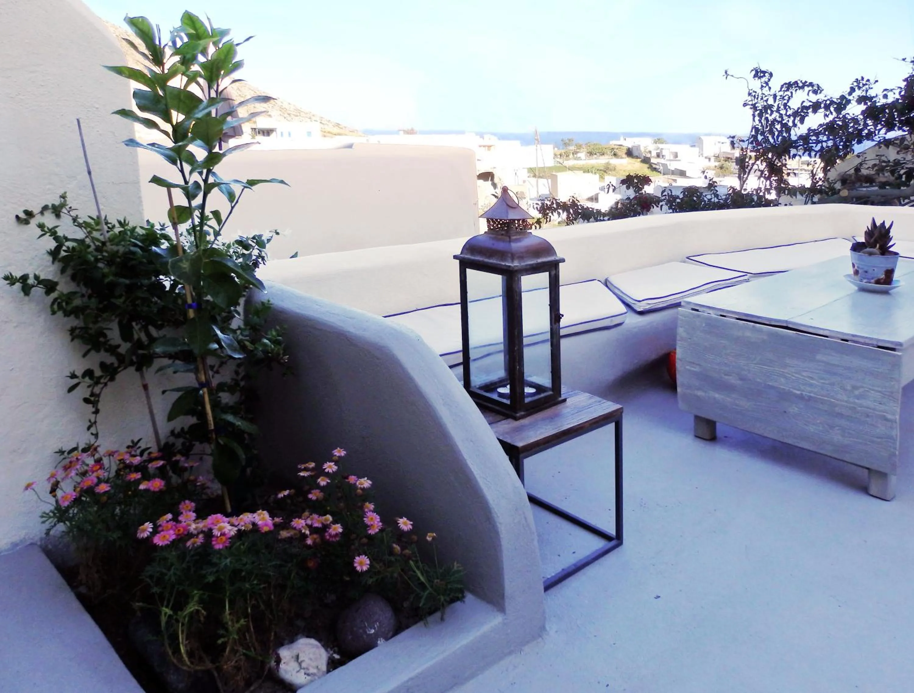 Garden view in Timedrops Santorini Villas