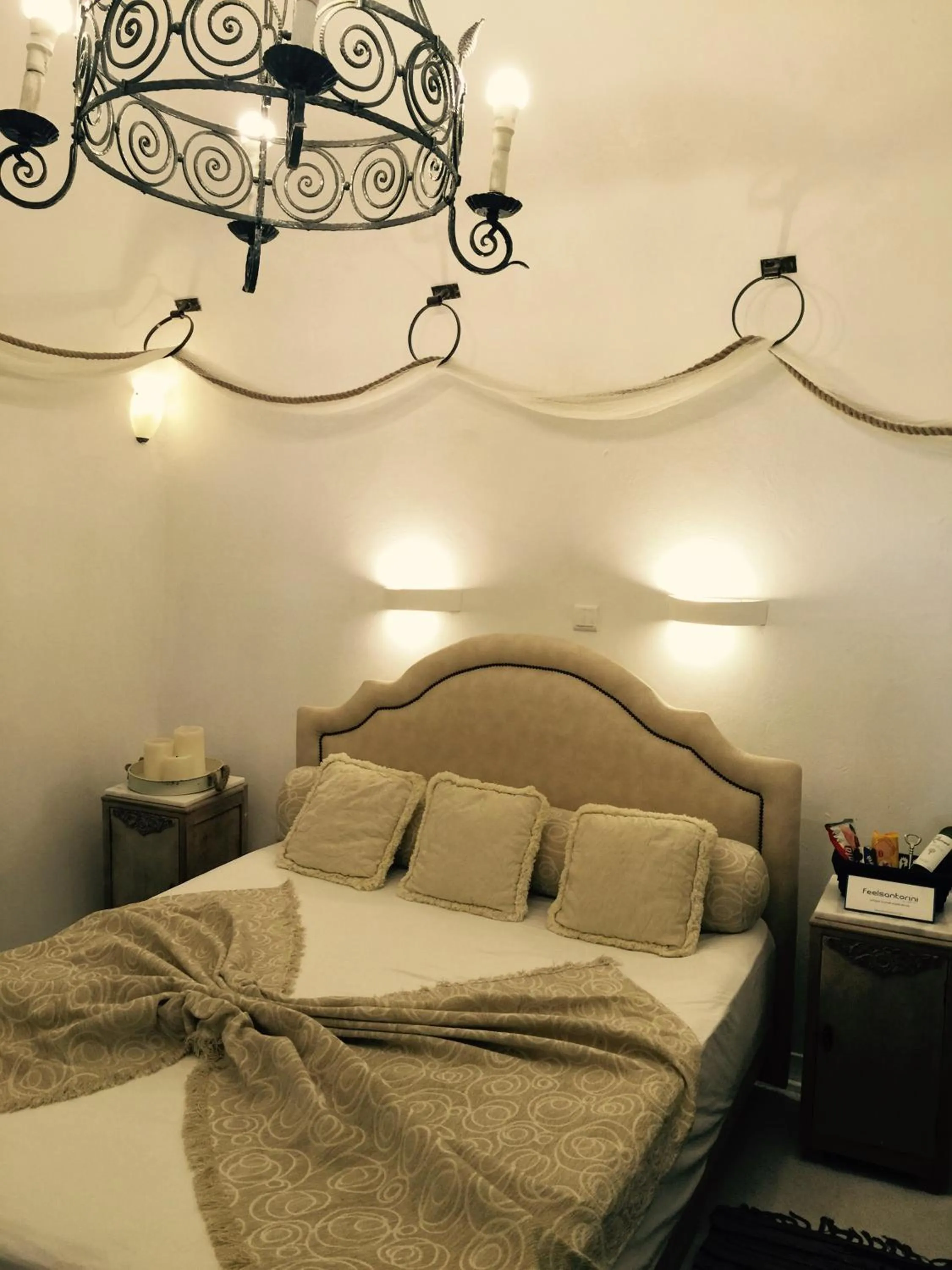 Bed in Timedrops Santorini Villas