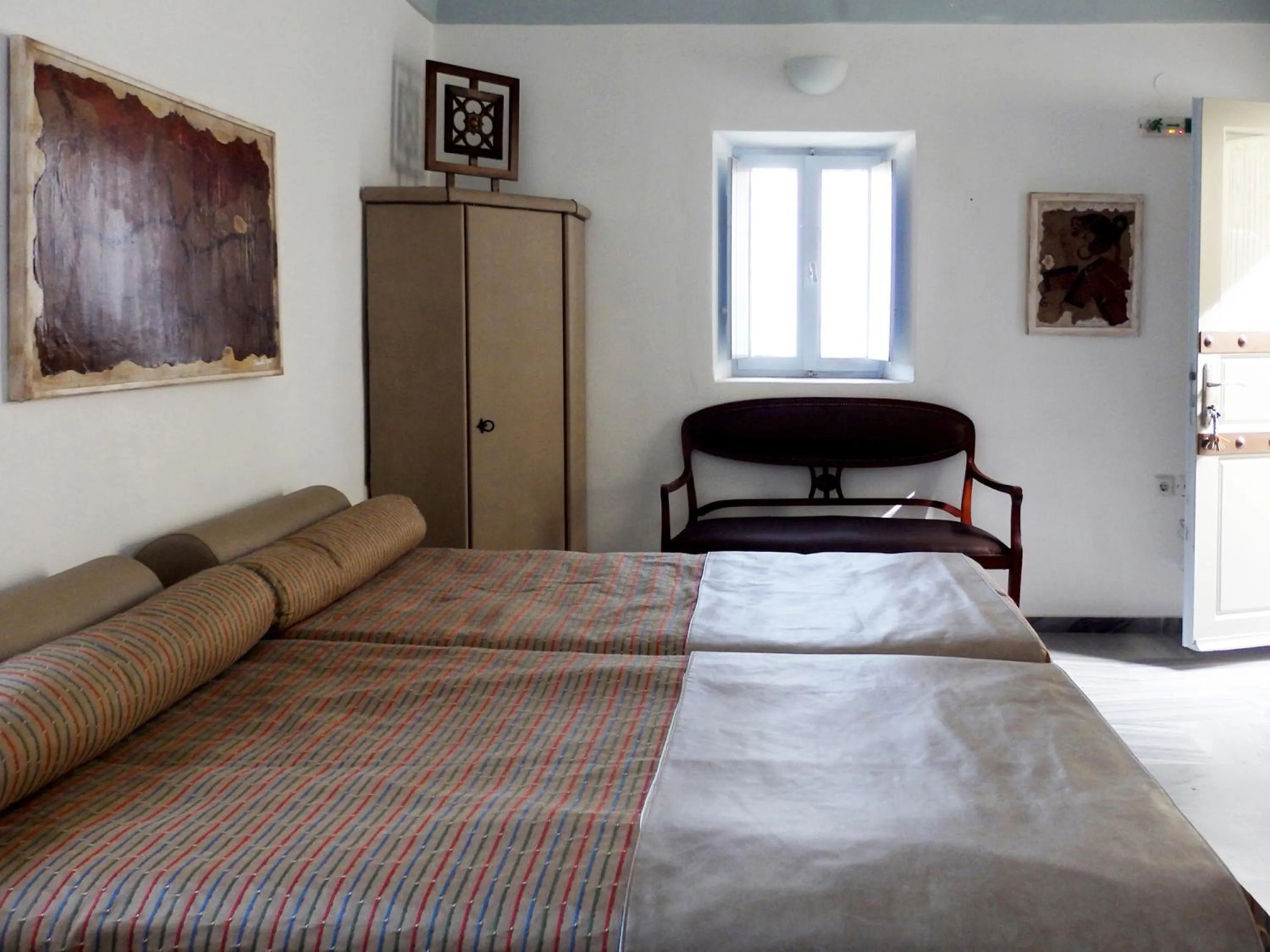 Bed in Timedrops Santorini Villas