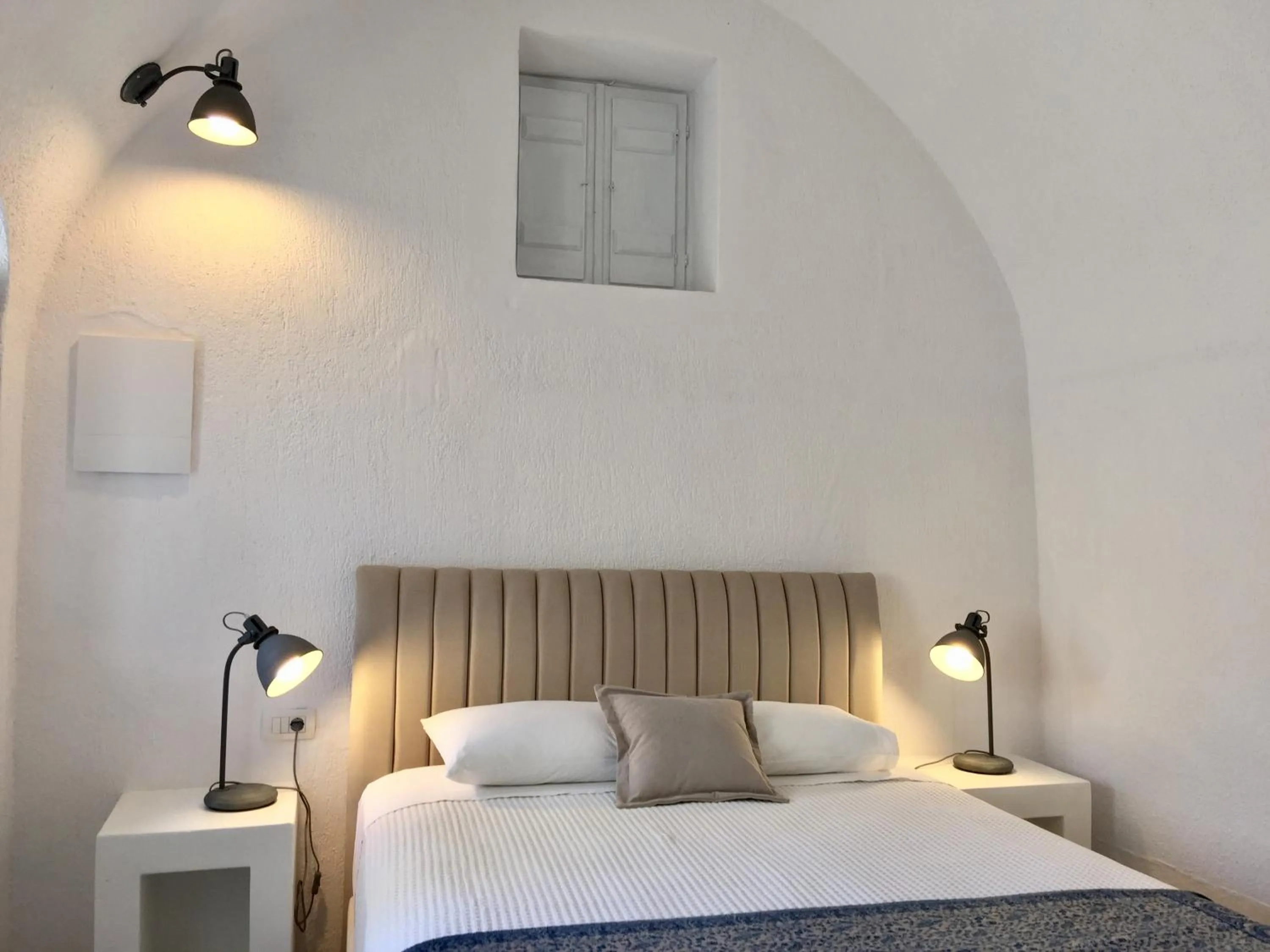 Bedroom in Timedrops Santorini Villas
