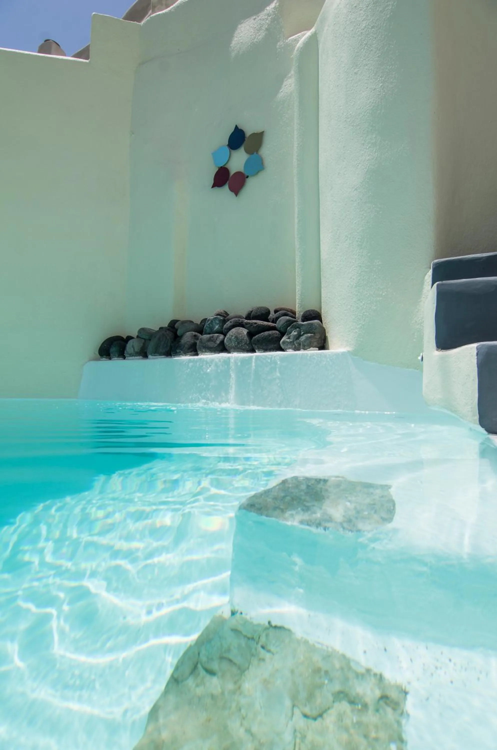 Swimming pool in Timedrops Santorini Villas