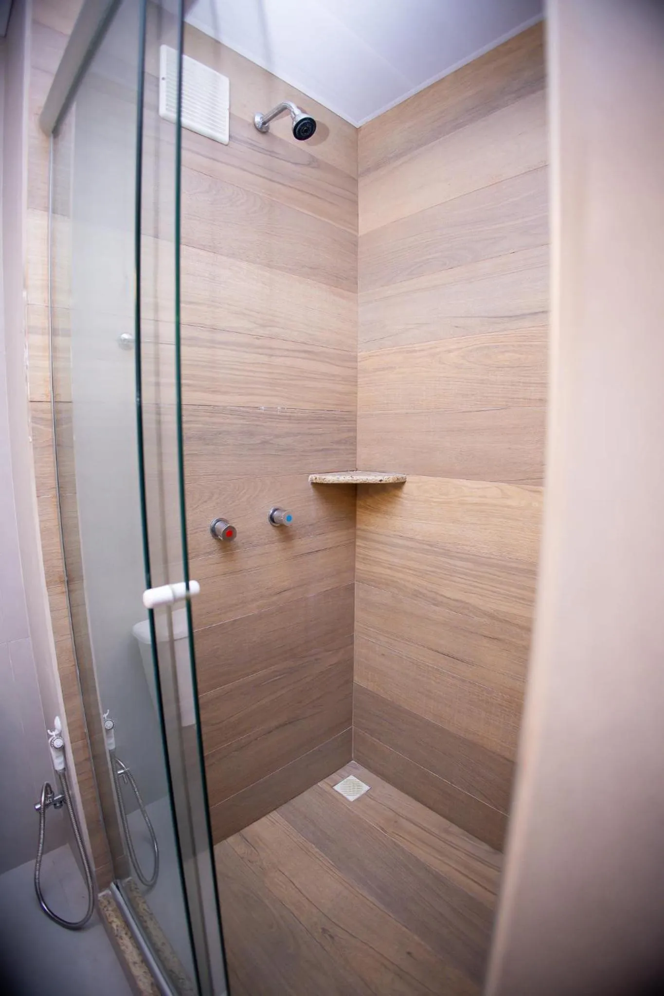 Shower in Hotel 10 Joinville