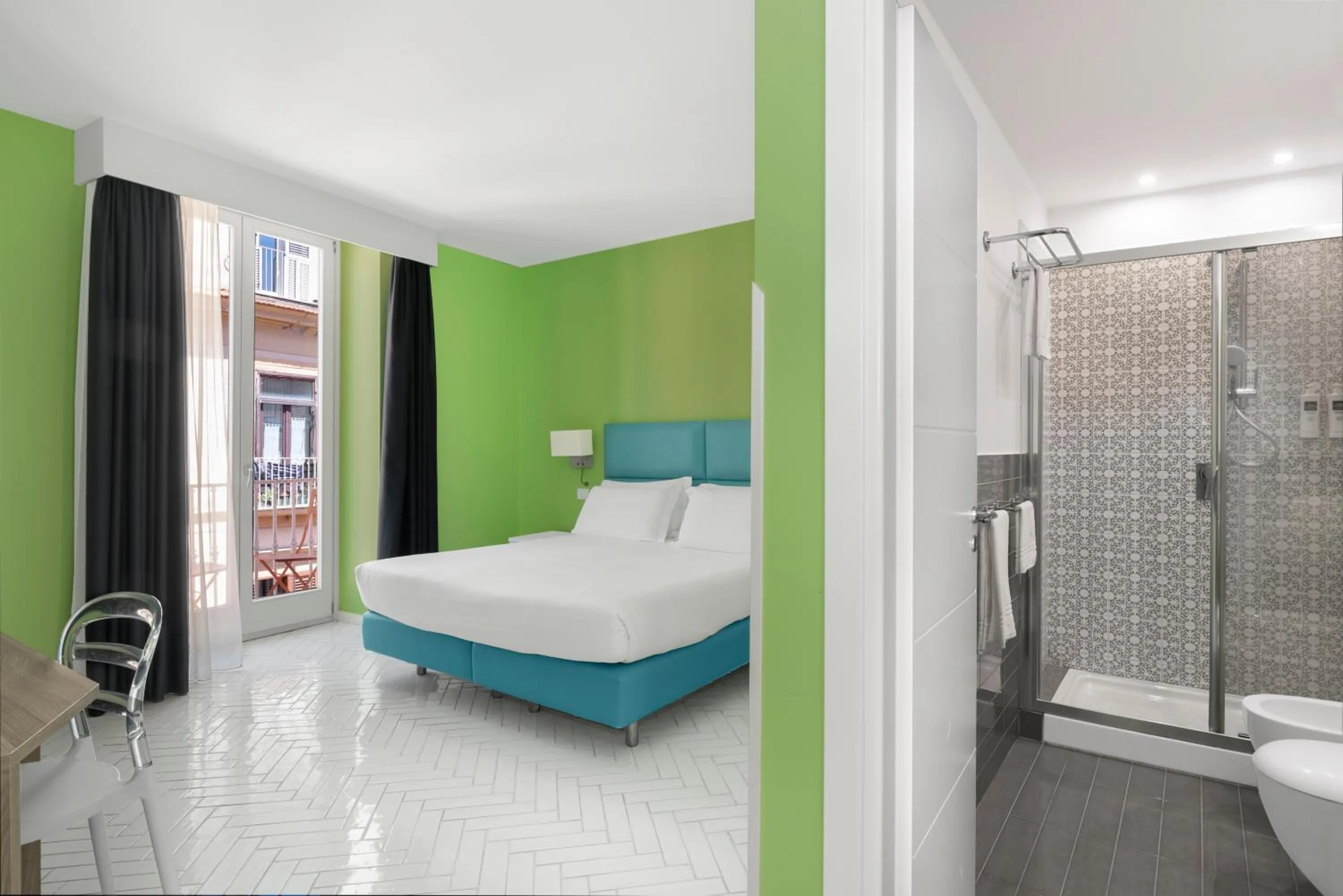 Shower, Bed in Palazzo Tasso