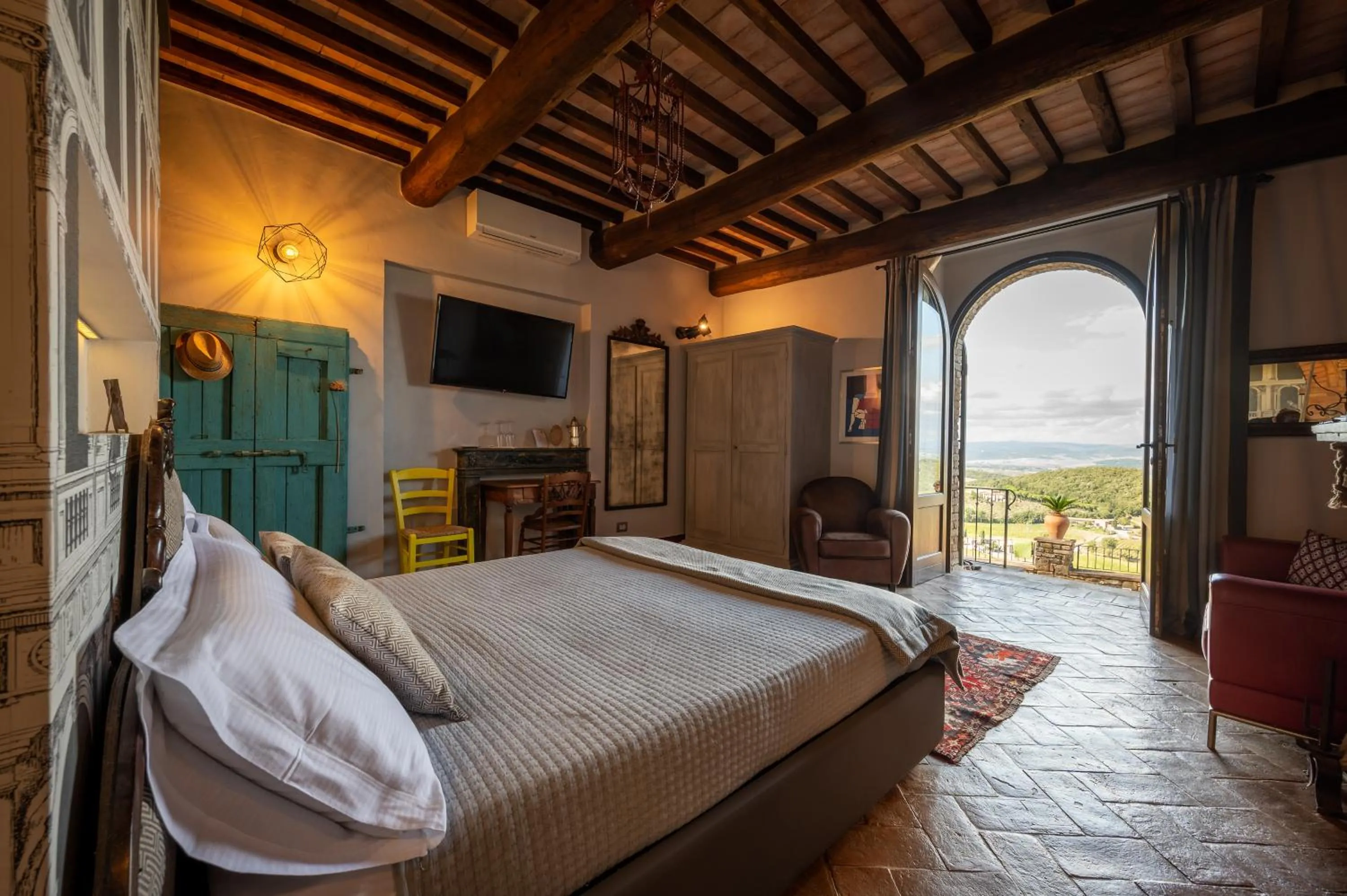 Photo of the whole room, Bed in il burellino