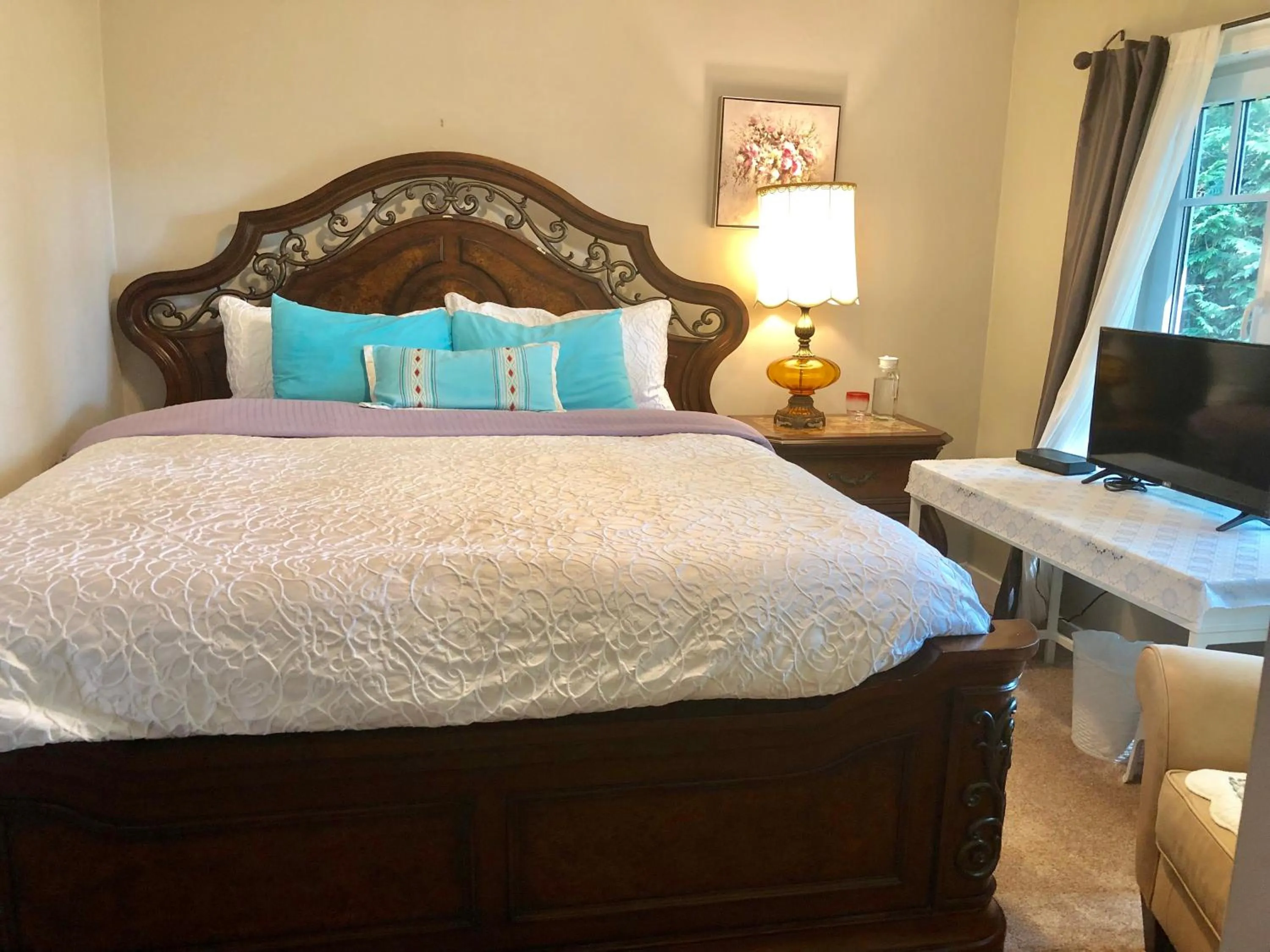 Bed in The Sunshine House-Free Parking