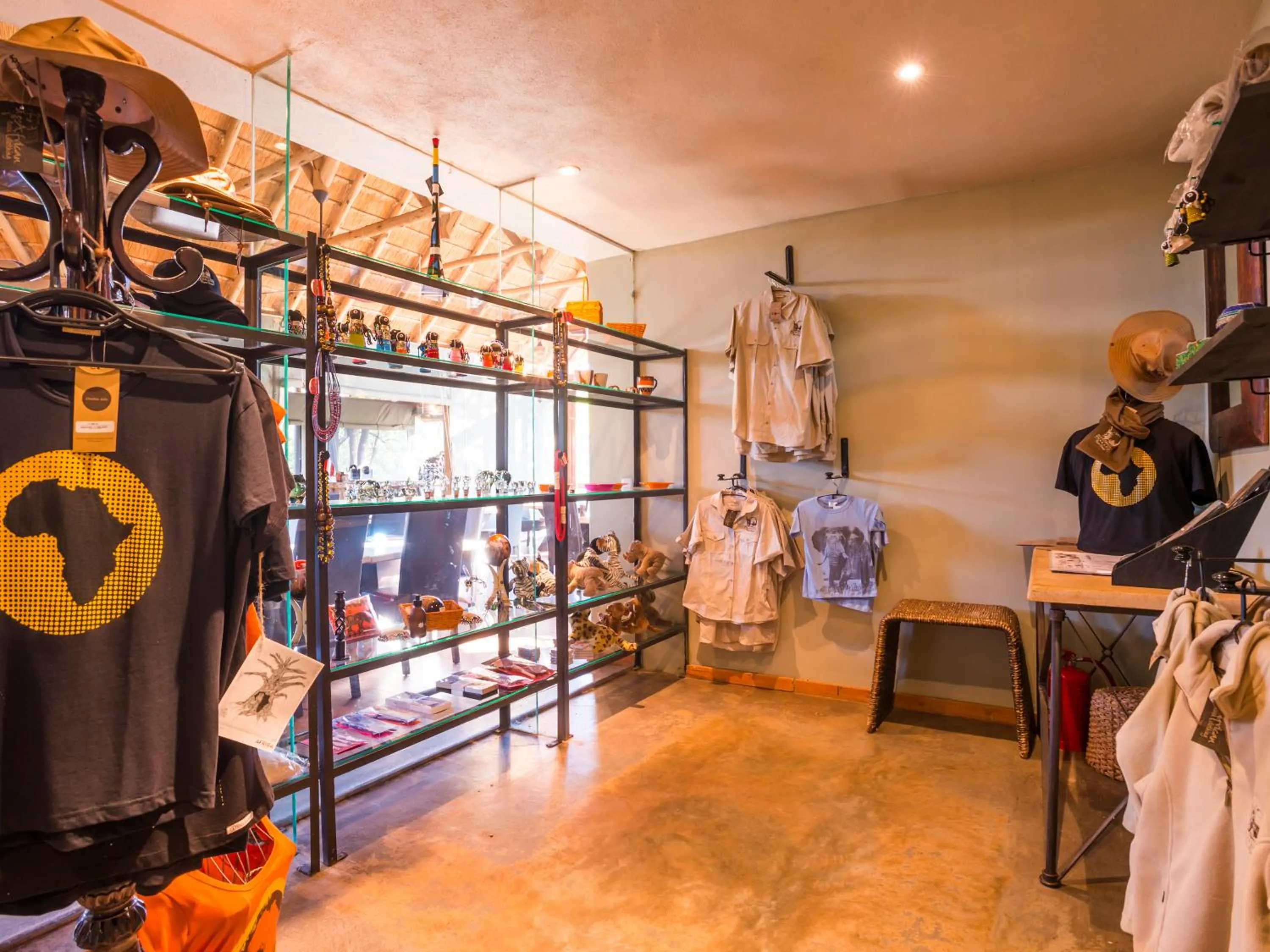 On-site shops in aha Thakadu River Camp