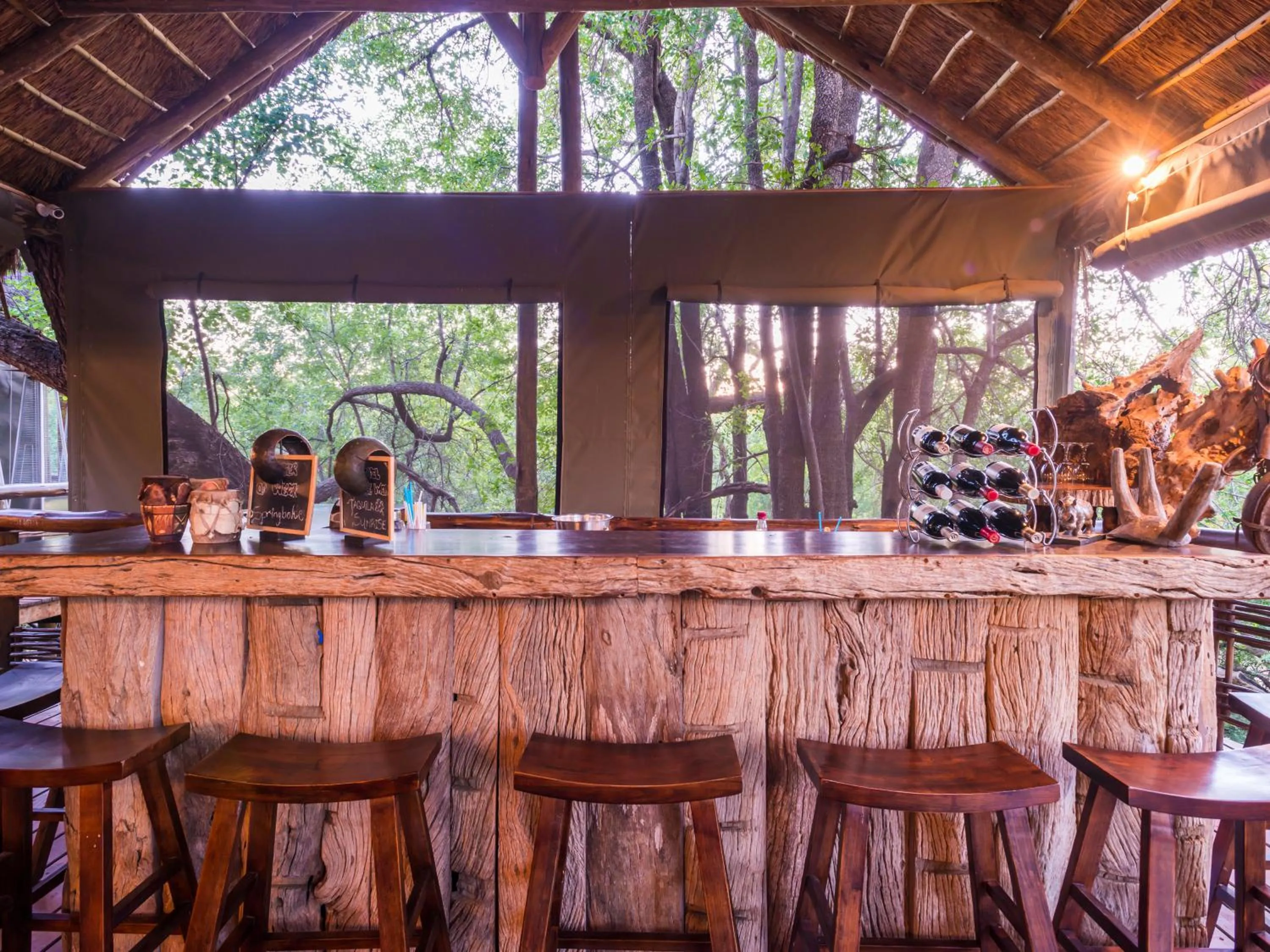 Lounge or bar in aha Thakadu River Camp