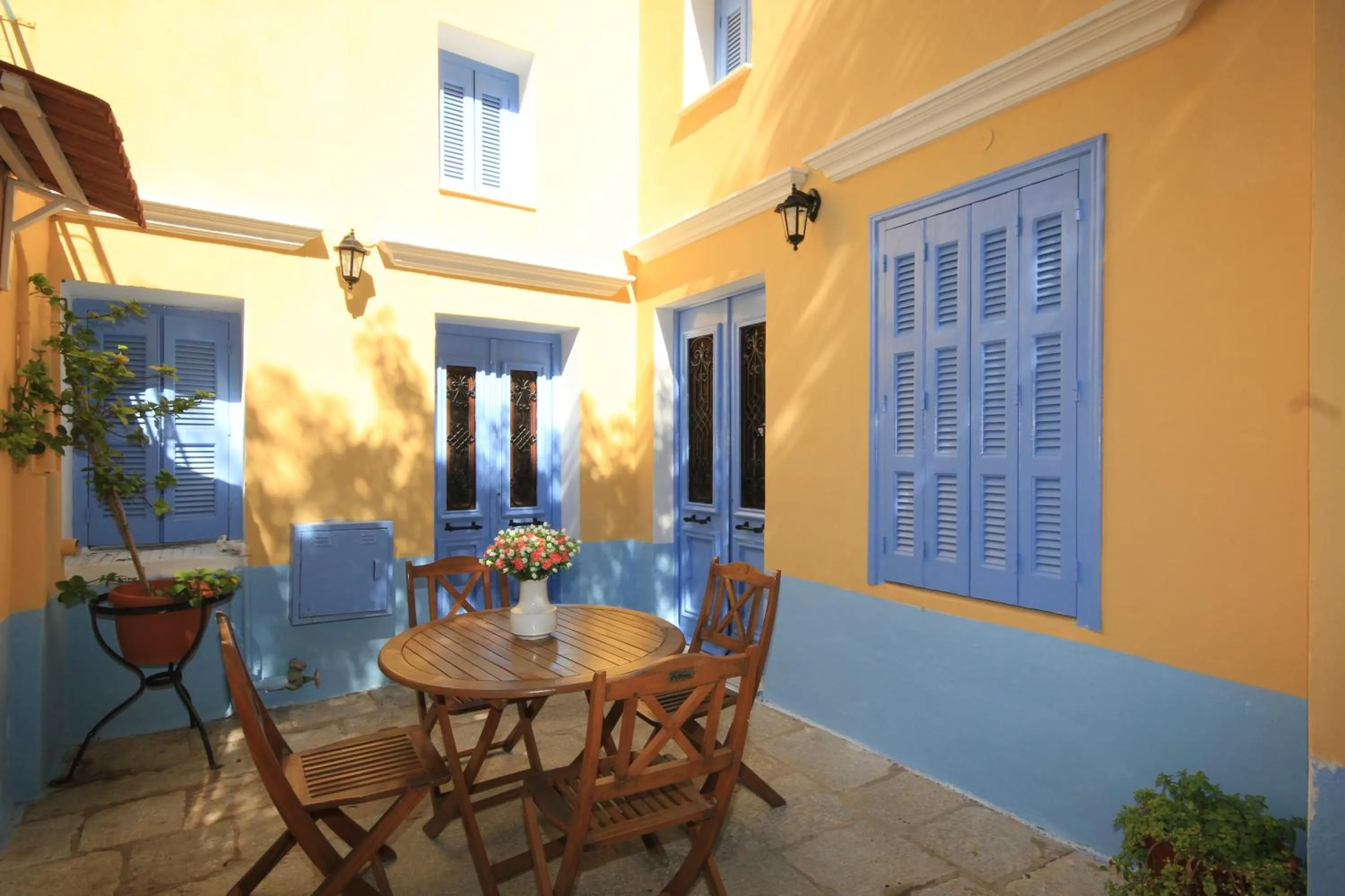 Facade/entrance in Dorian Hotel