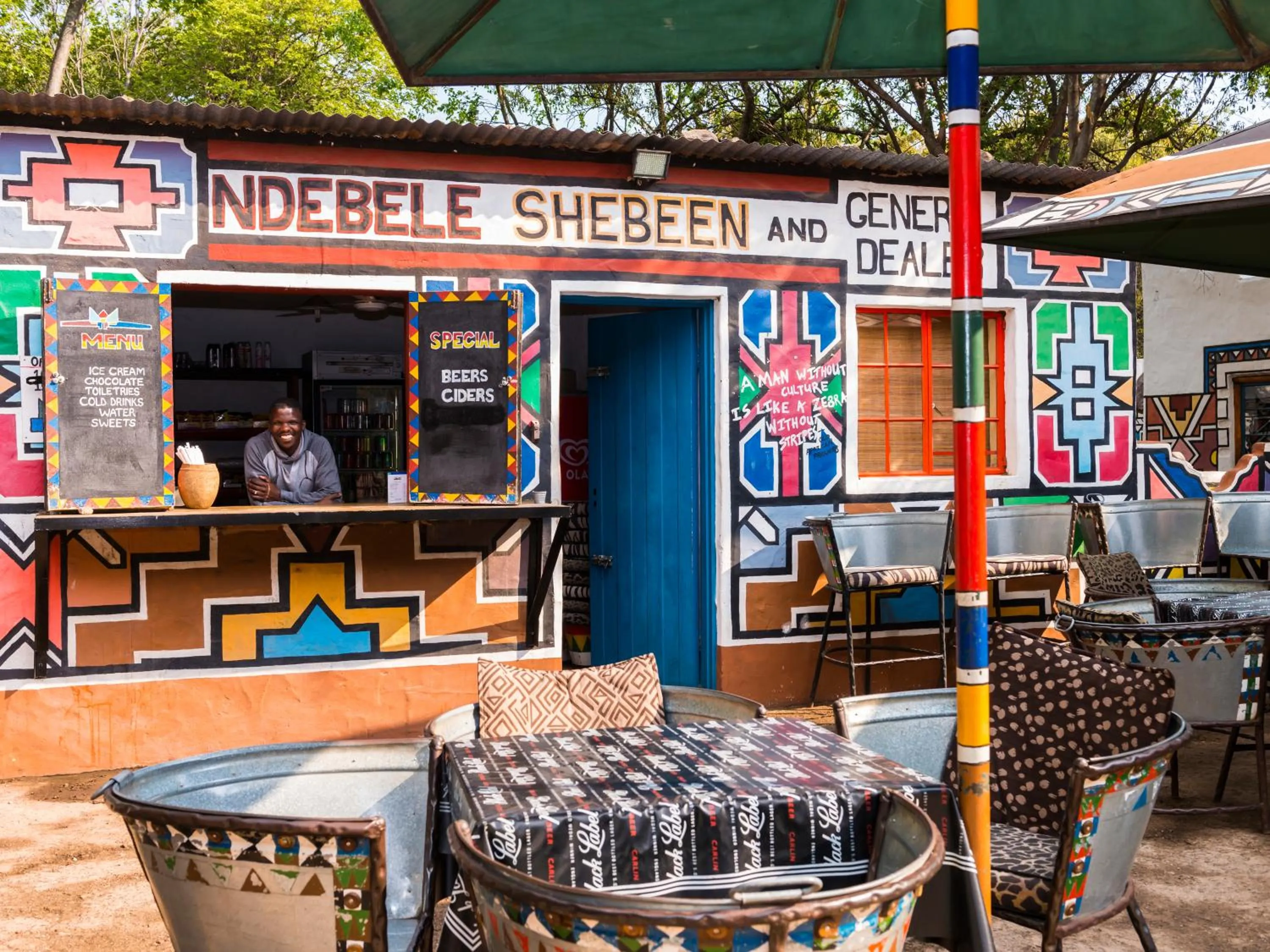 Lounge or bar in aha Lesedi African Lodge & Cultural Village