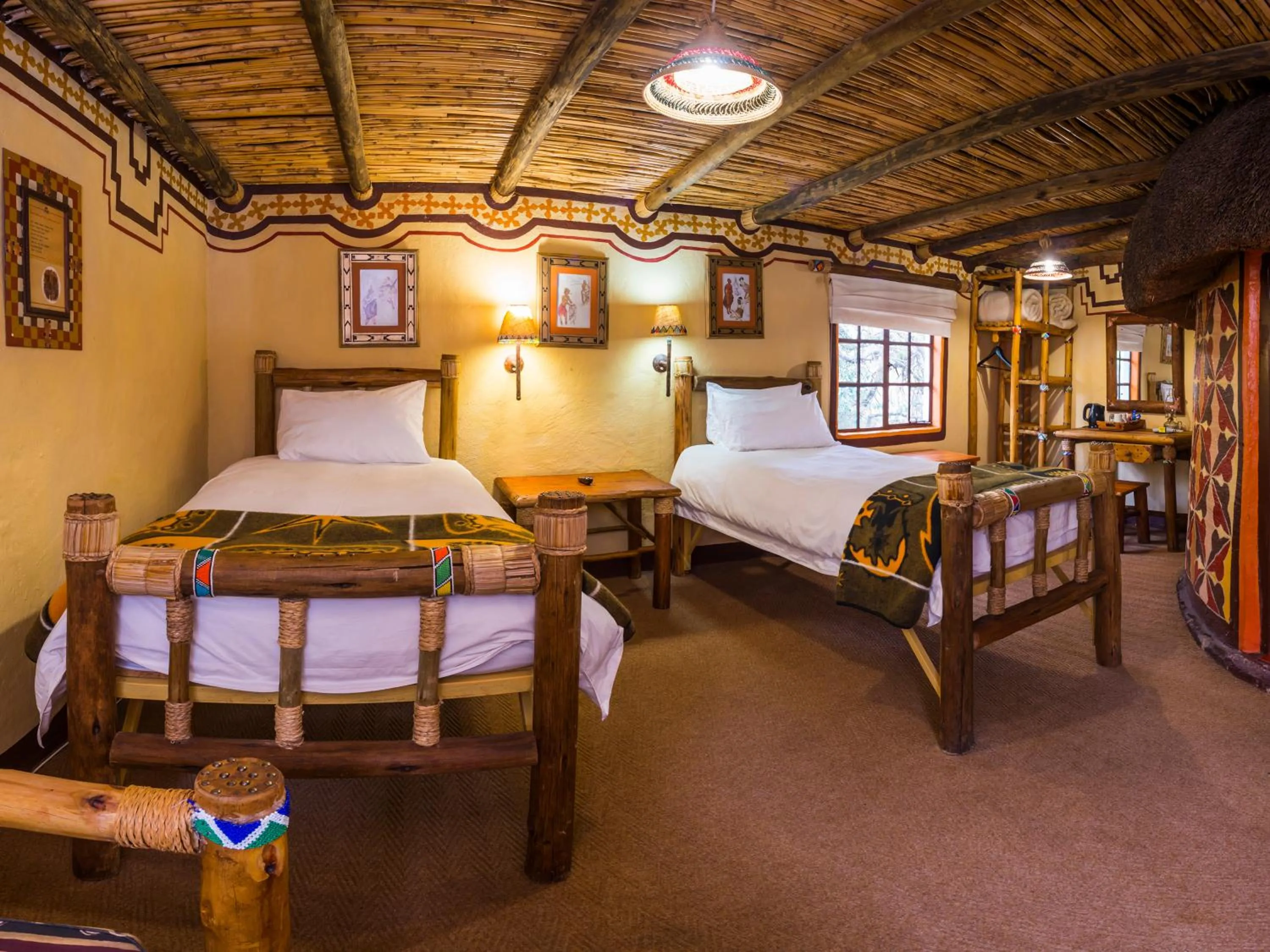 Coffee/tea facilities, Bed in aha Lesedi African Lodge & Cultural Village