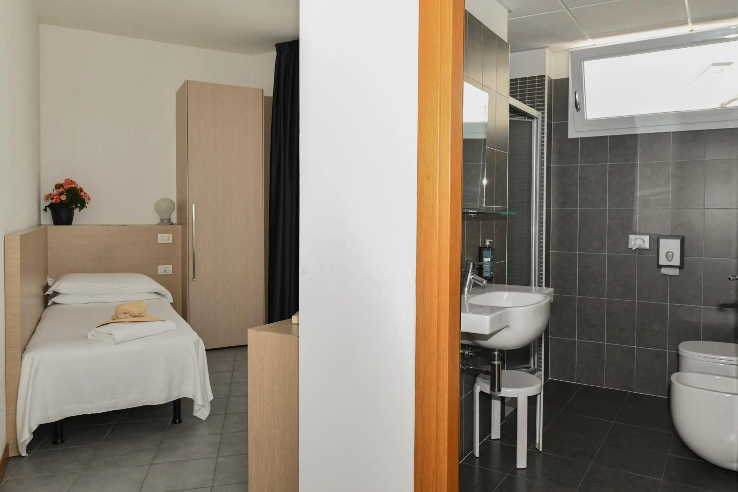 Photo of the whole room, Bed in Hotel Eden