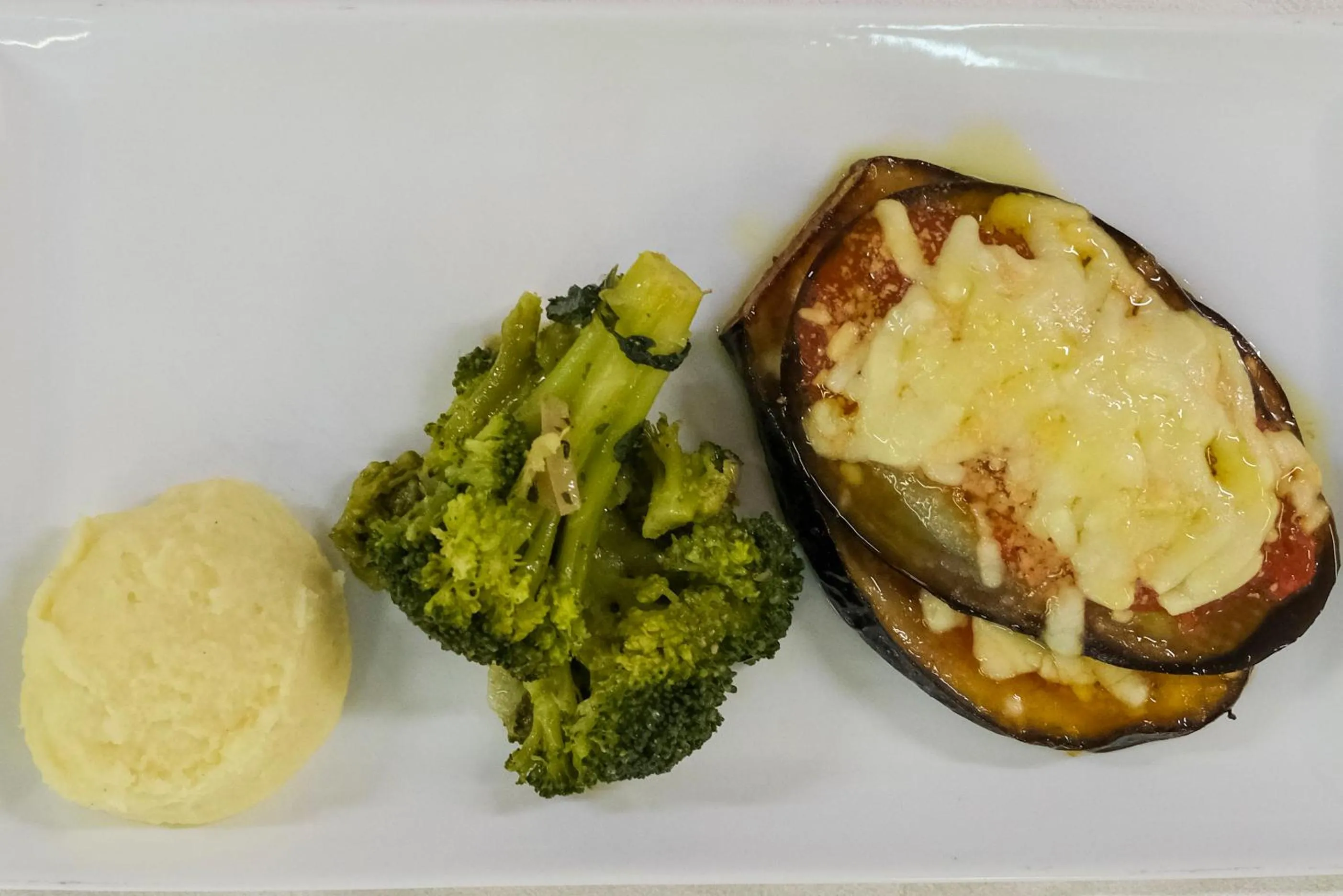 Restaurant/places to eat in Hotel Eden