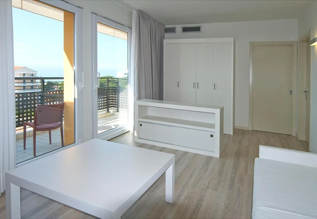 Photo of the whole room, Bed in Hotel Vienna