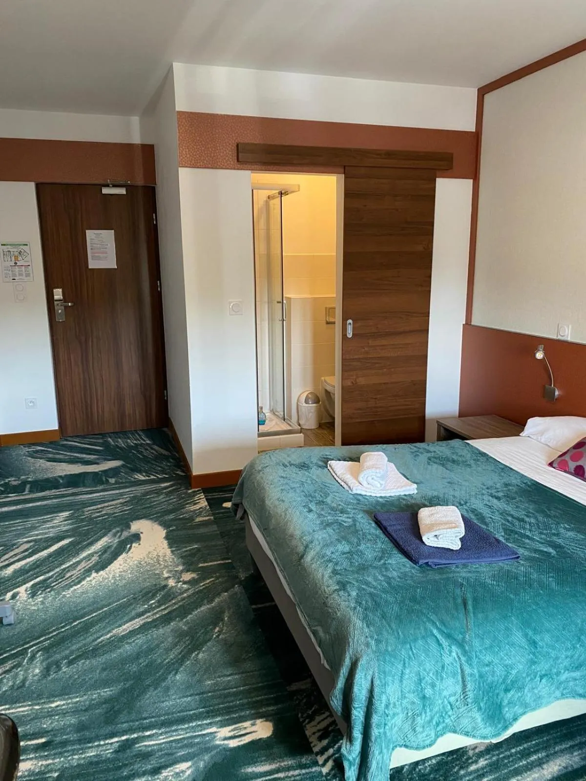 Bed in Hôtel Le Saint Amand