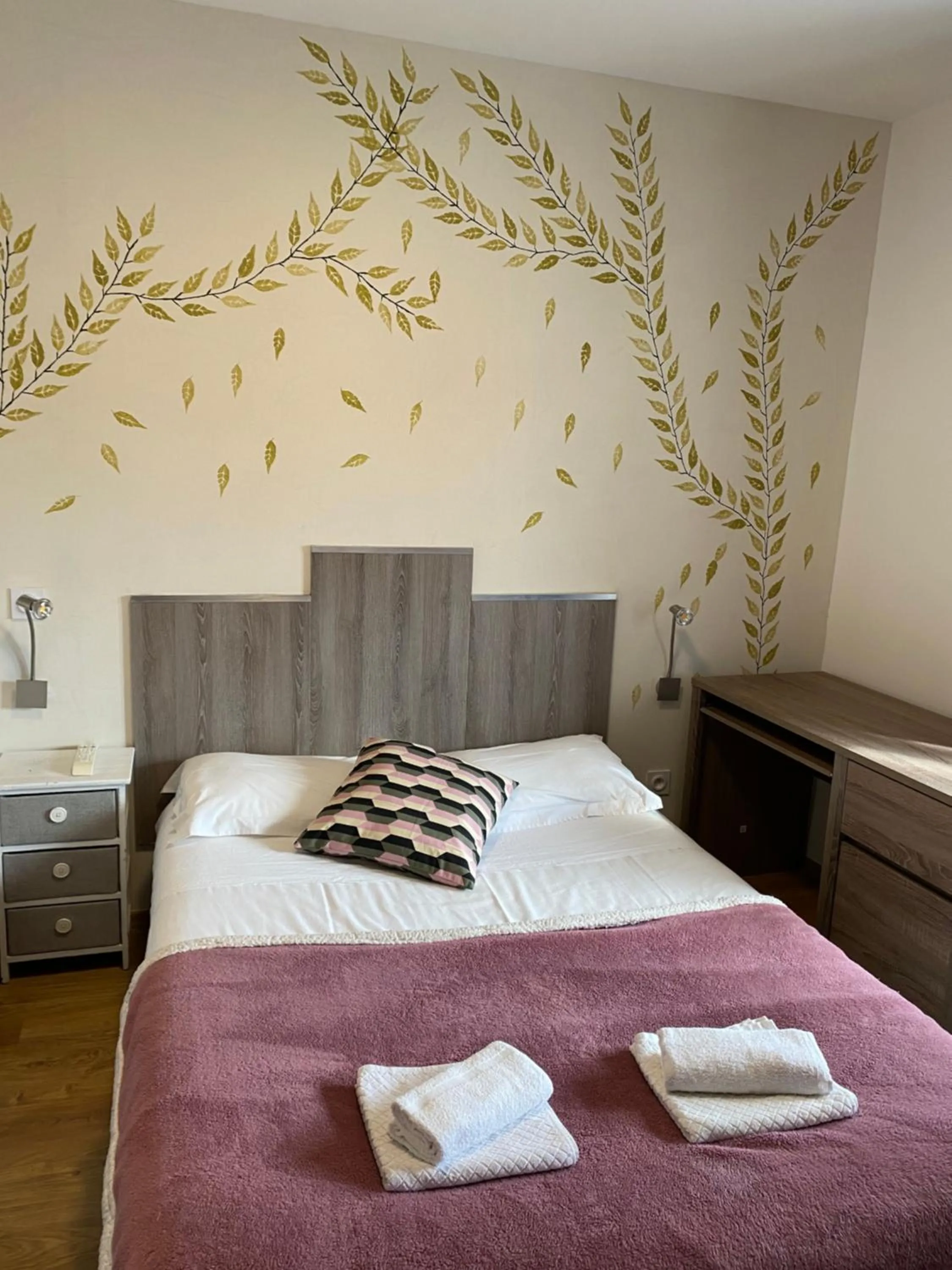 Bed in Hôtel Le Saint Amand