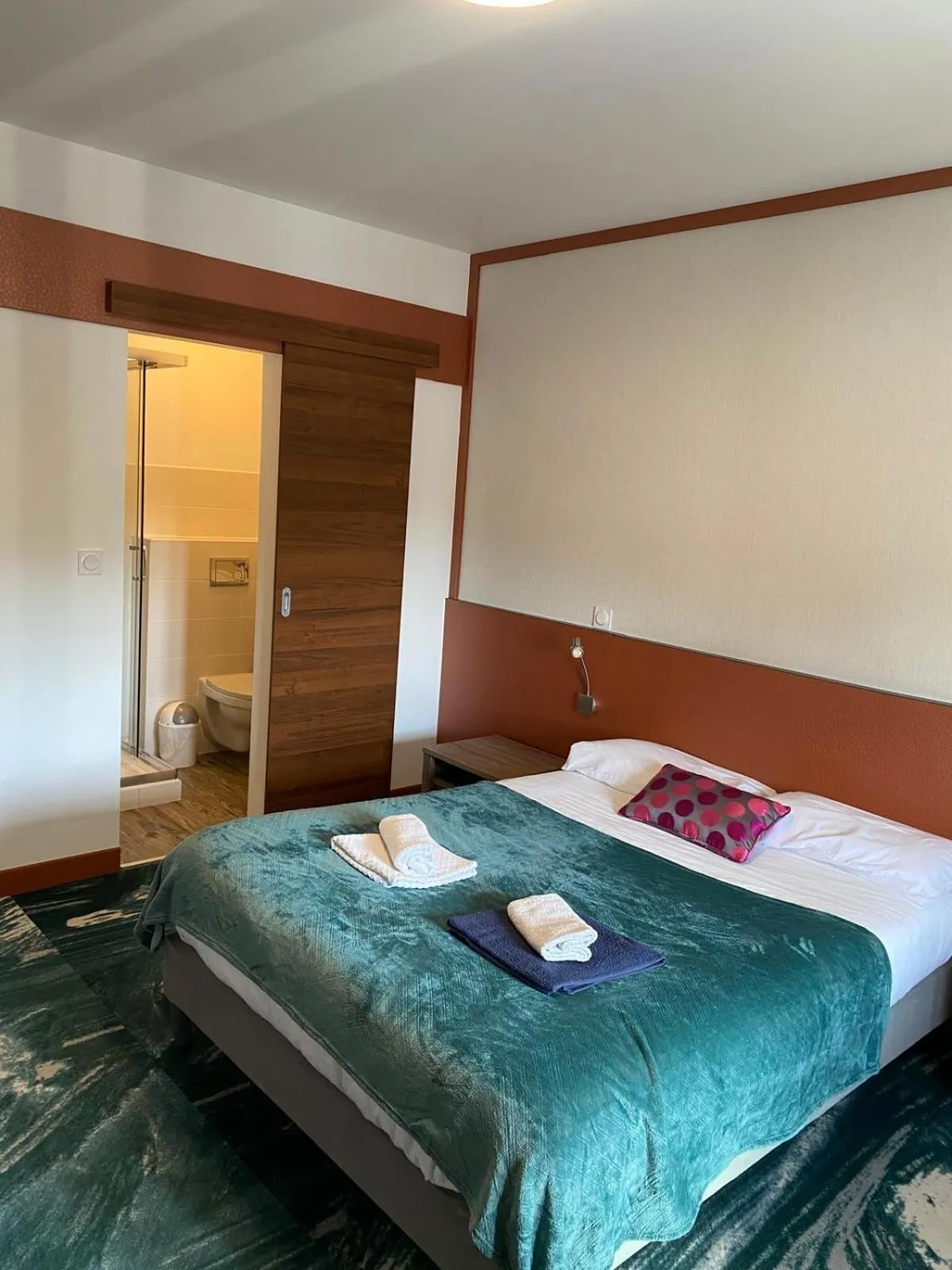 Bed in Hôtel Le Saint Amand