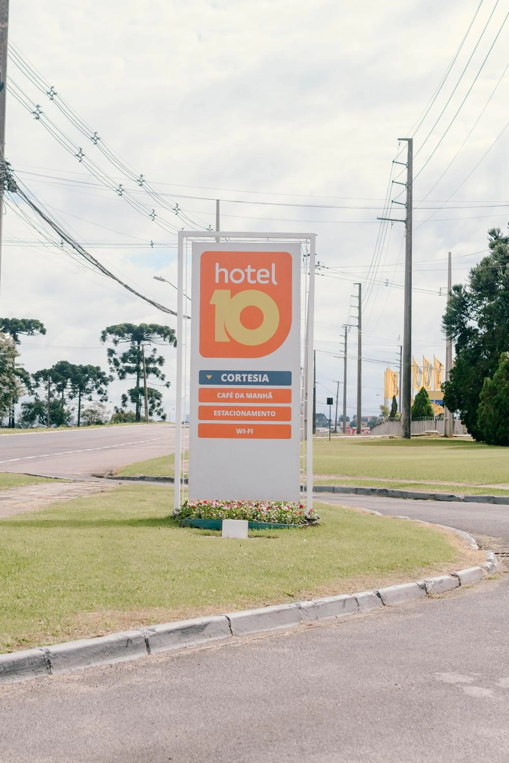 Property logo or sign in Hotel 10 Curitiba
