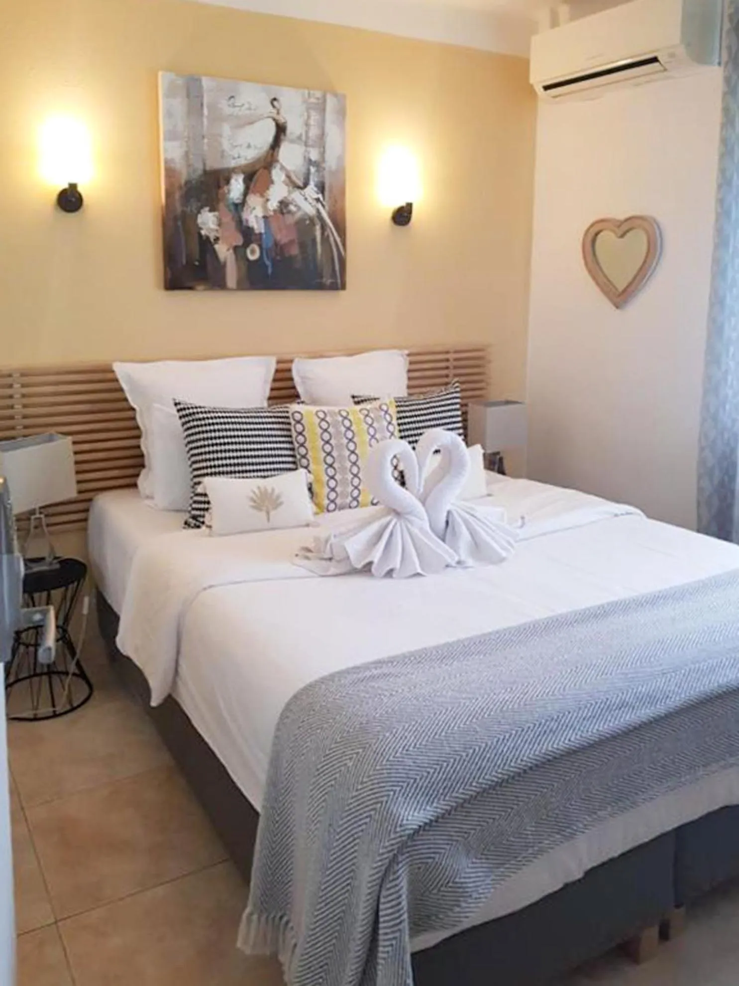 Bed in Hôtel Villa Maya - Golfe de Saint-Tropez