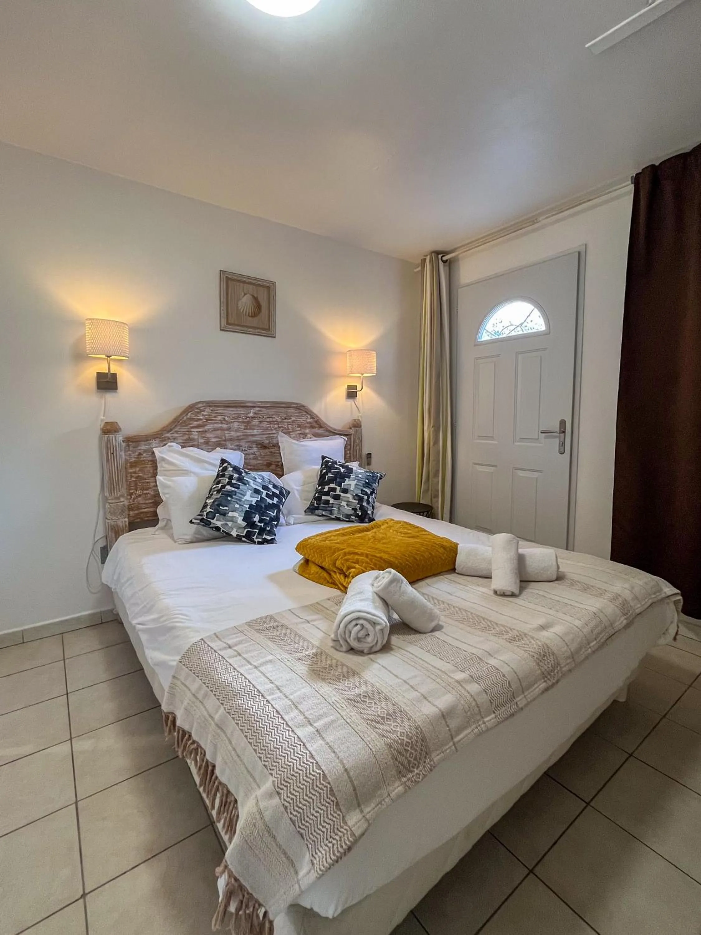 Bed in Hôtel Villa Maya - Golfe de Saint-Tropez