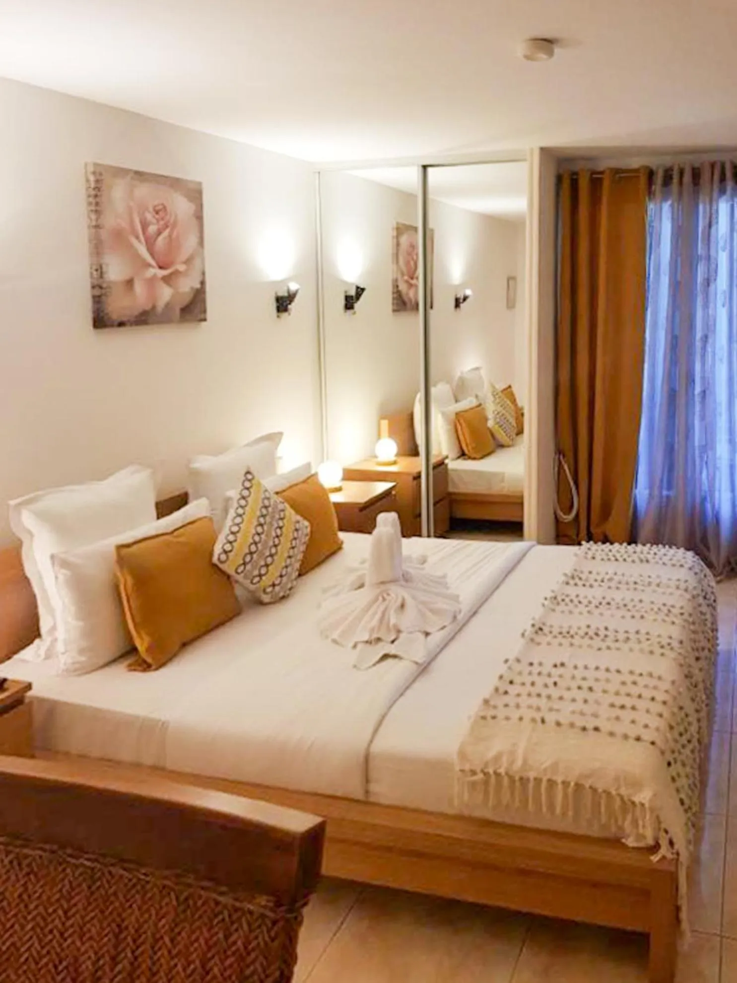 Bed in Hôtel Villa Maya - Golfe de Saint-Tropez