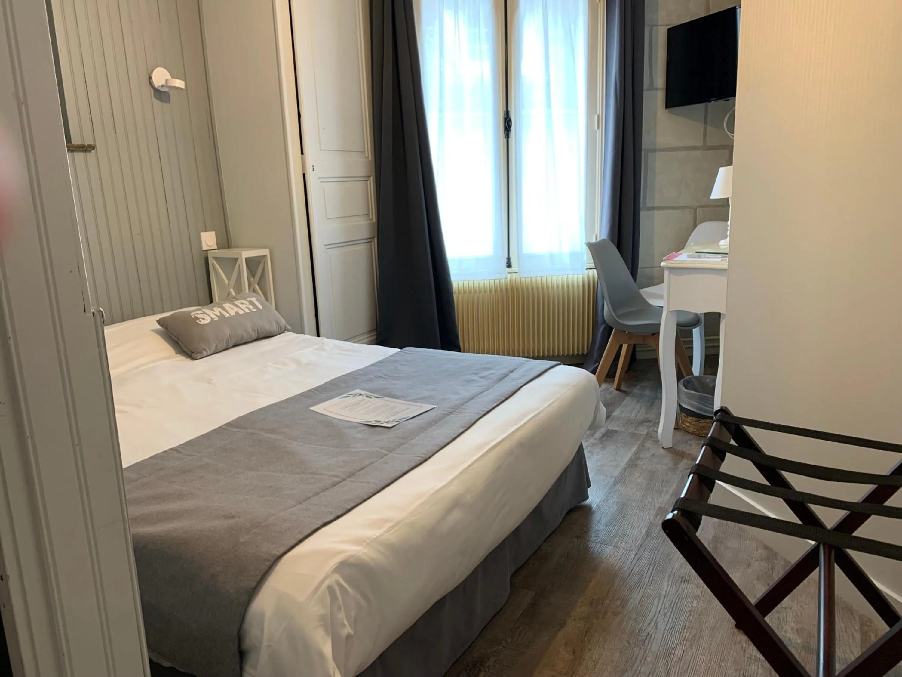 Bed in Hotel La Roseraie