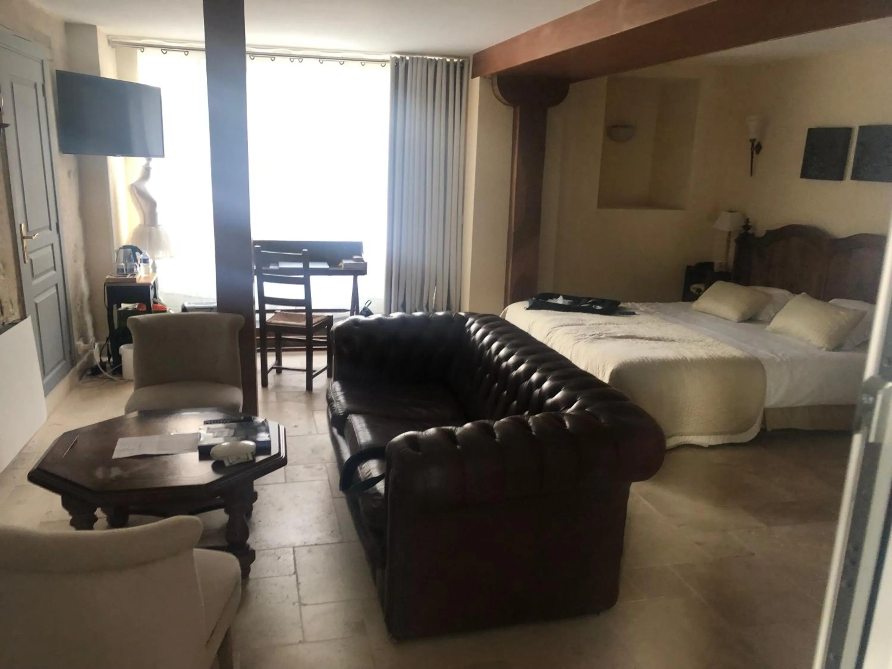 Bed in Hotel La Roseraie