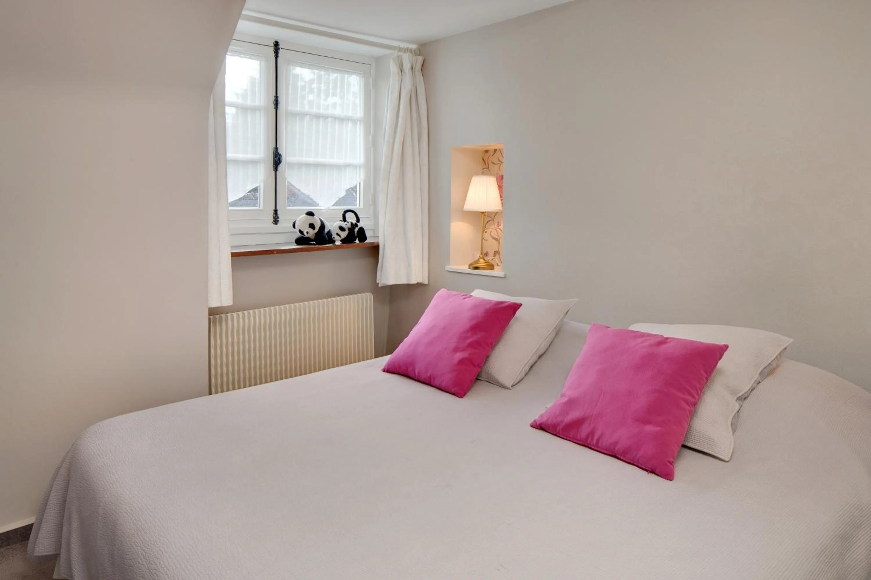 Bed in Hotel La Roseraie