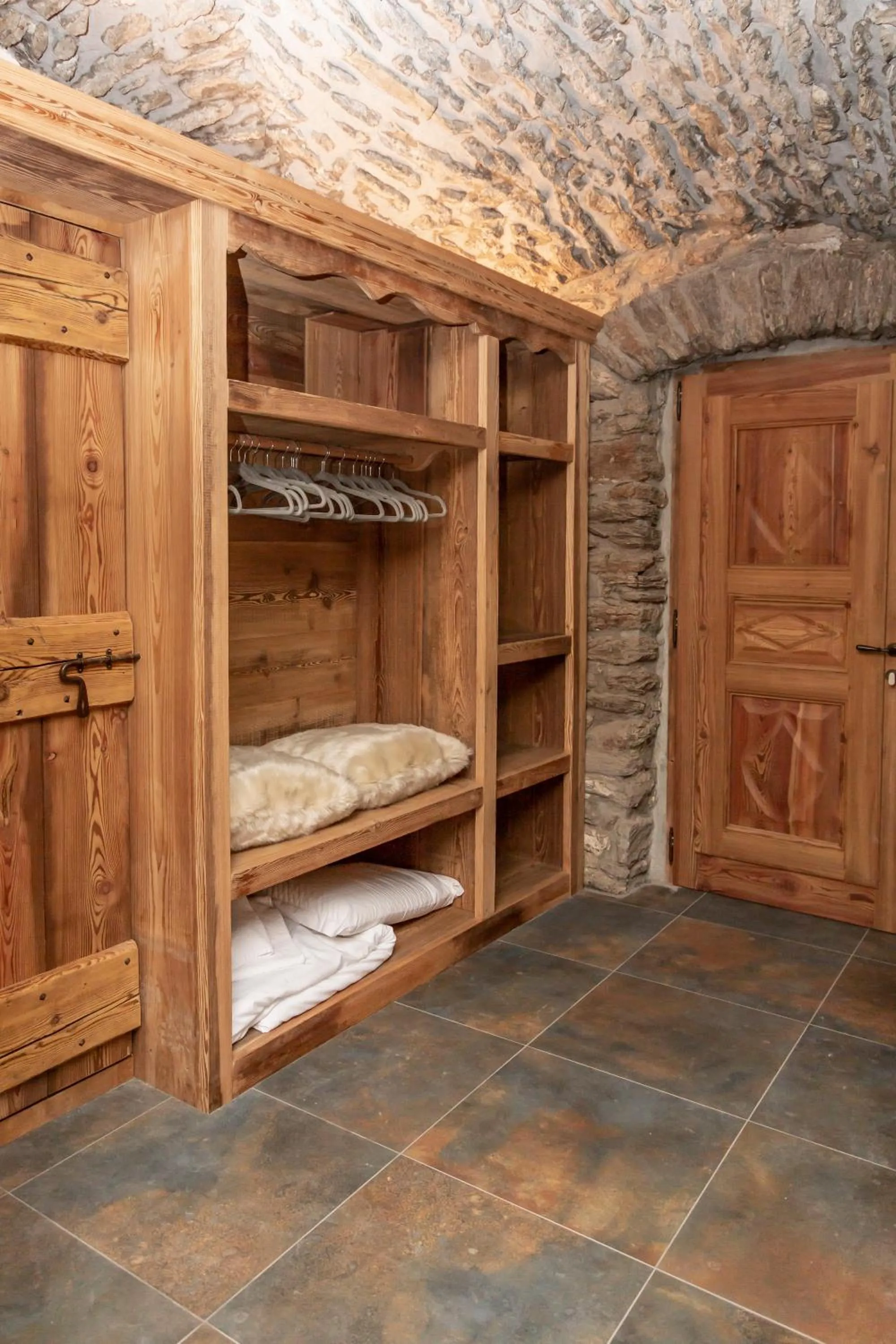 wardrobe in Hotel K2