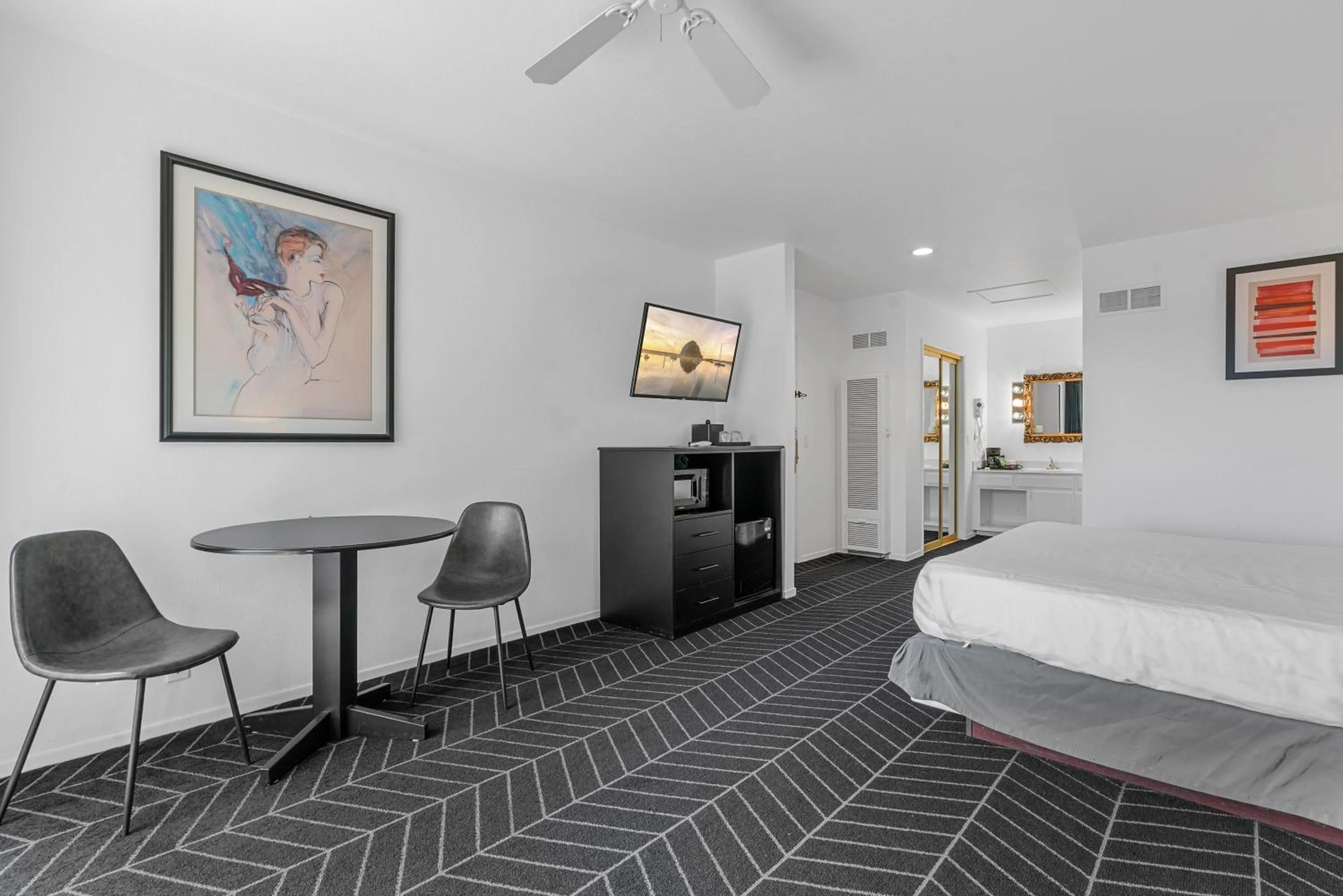 Bedroom, Bed in Masterpiece Hotel