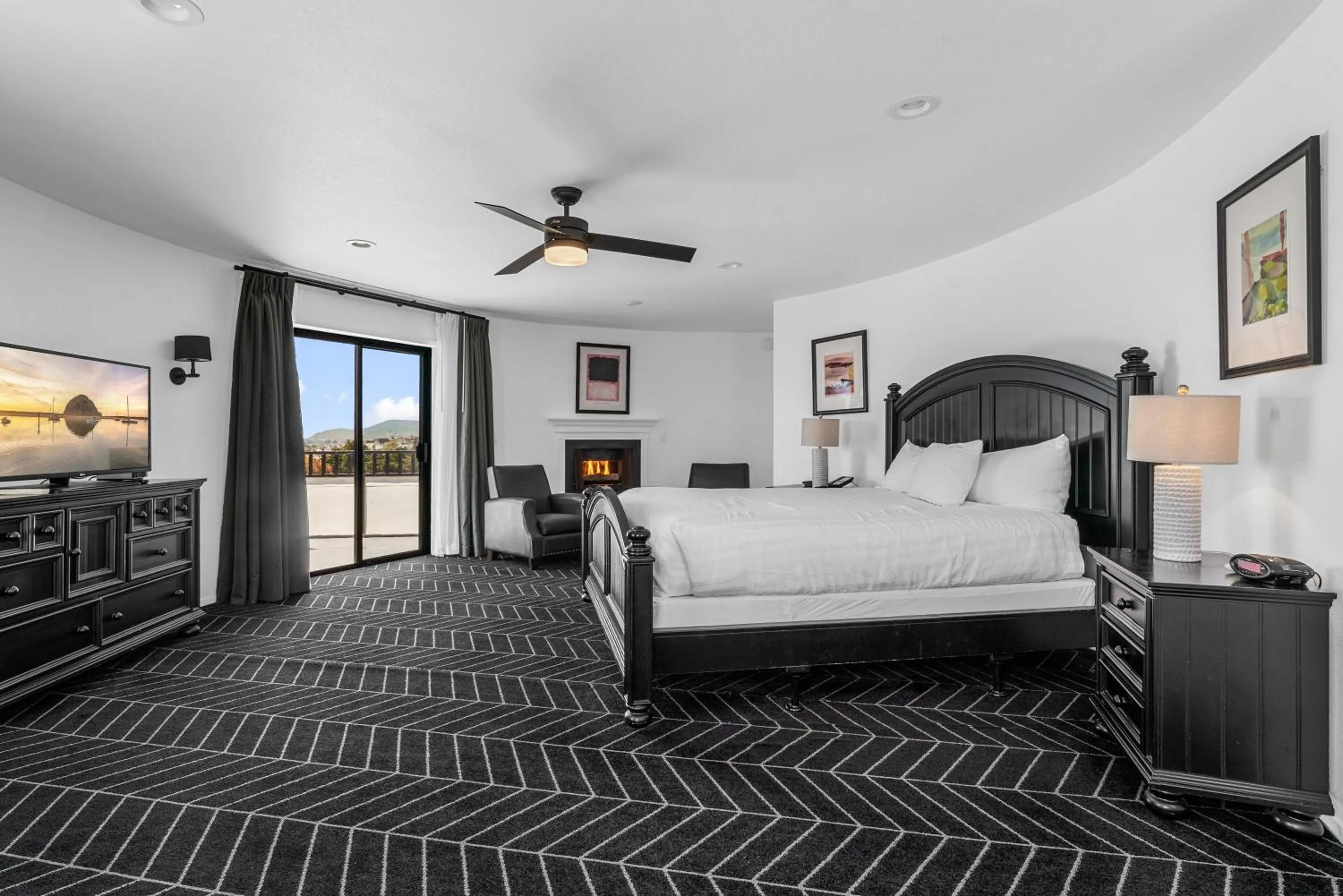 Bedroom, Bed in Masterpiece Hotel