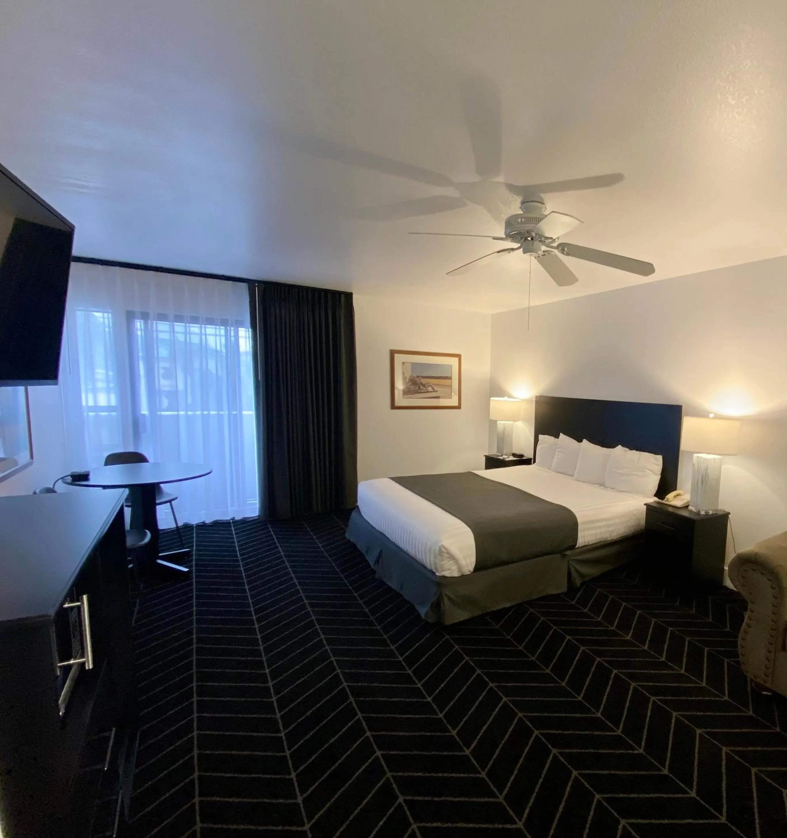 Photo of the whole room, Bed in Masterpiece Hotel