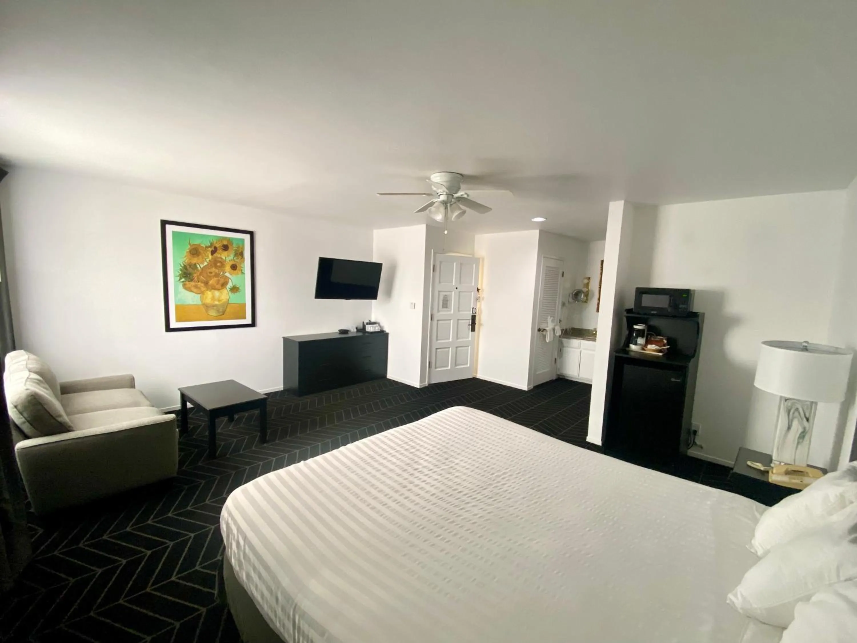 Bedroom, Bed in Masterpiece Hotel